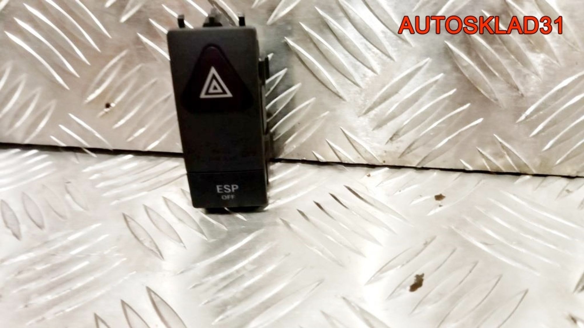 Кнопка аварийной сигнализации Mercedes-Benz W204 A2049051700, 2500 рублей, Дубовое