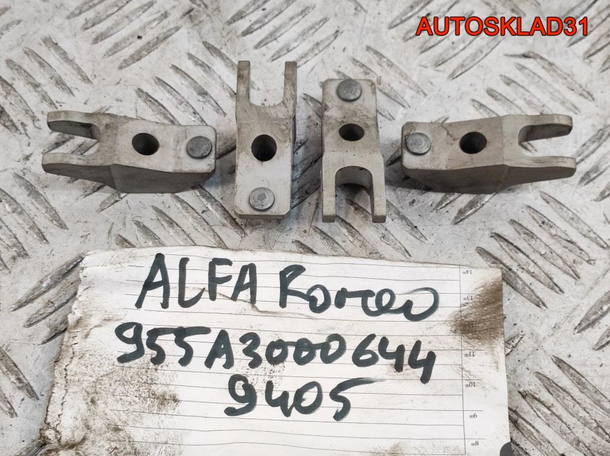 Кронштейны форсунок Alfa Romeo Giulietta 3 1,6 955 A3.000 Дизeль, 1500 рублей, Дубовое