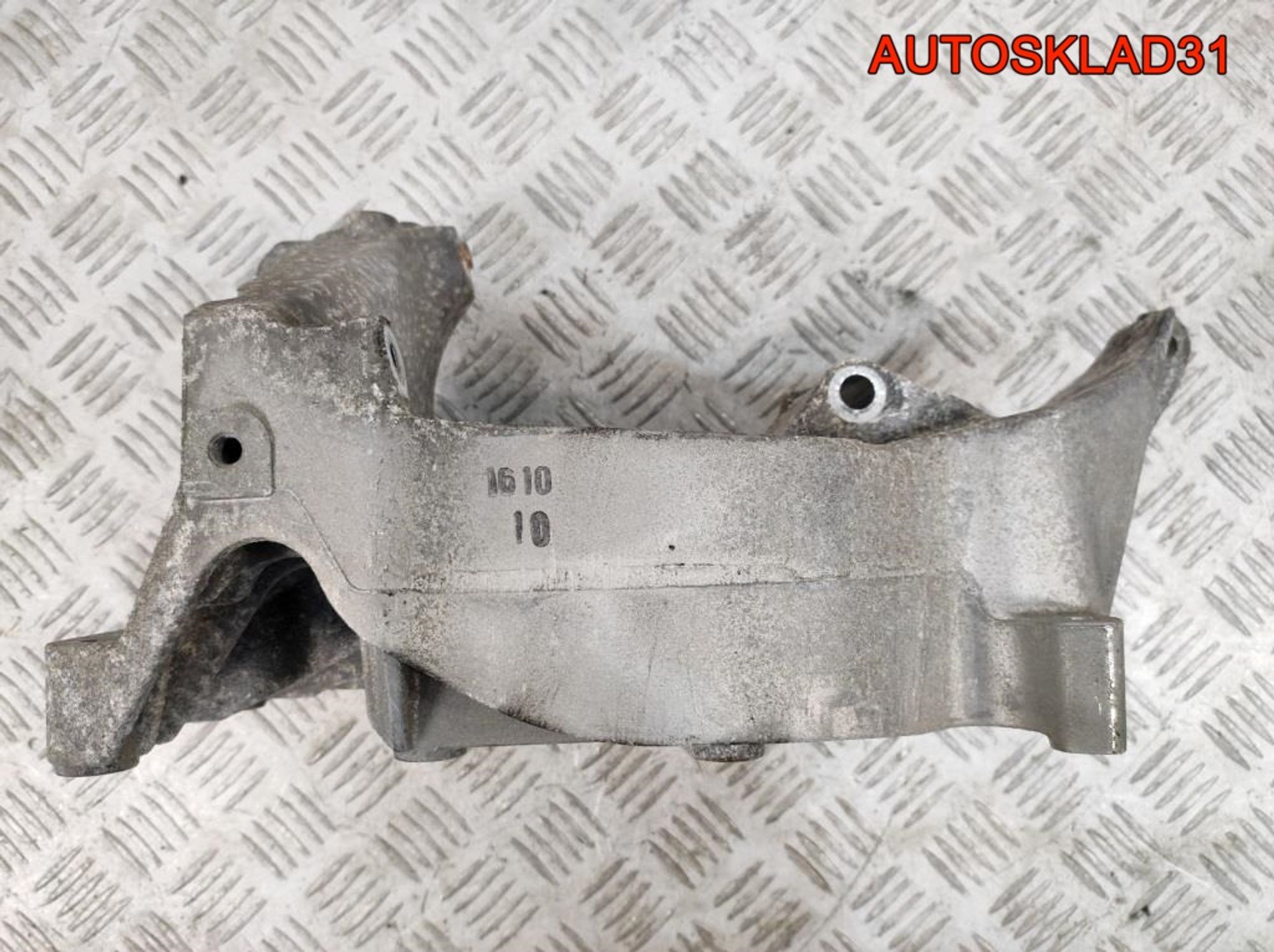 Кронштейн кондиционера BMW E90 2.0 N47D20A 11167802639, 1000 рублей, Дубовое