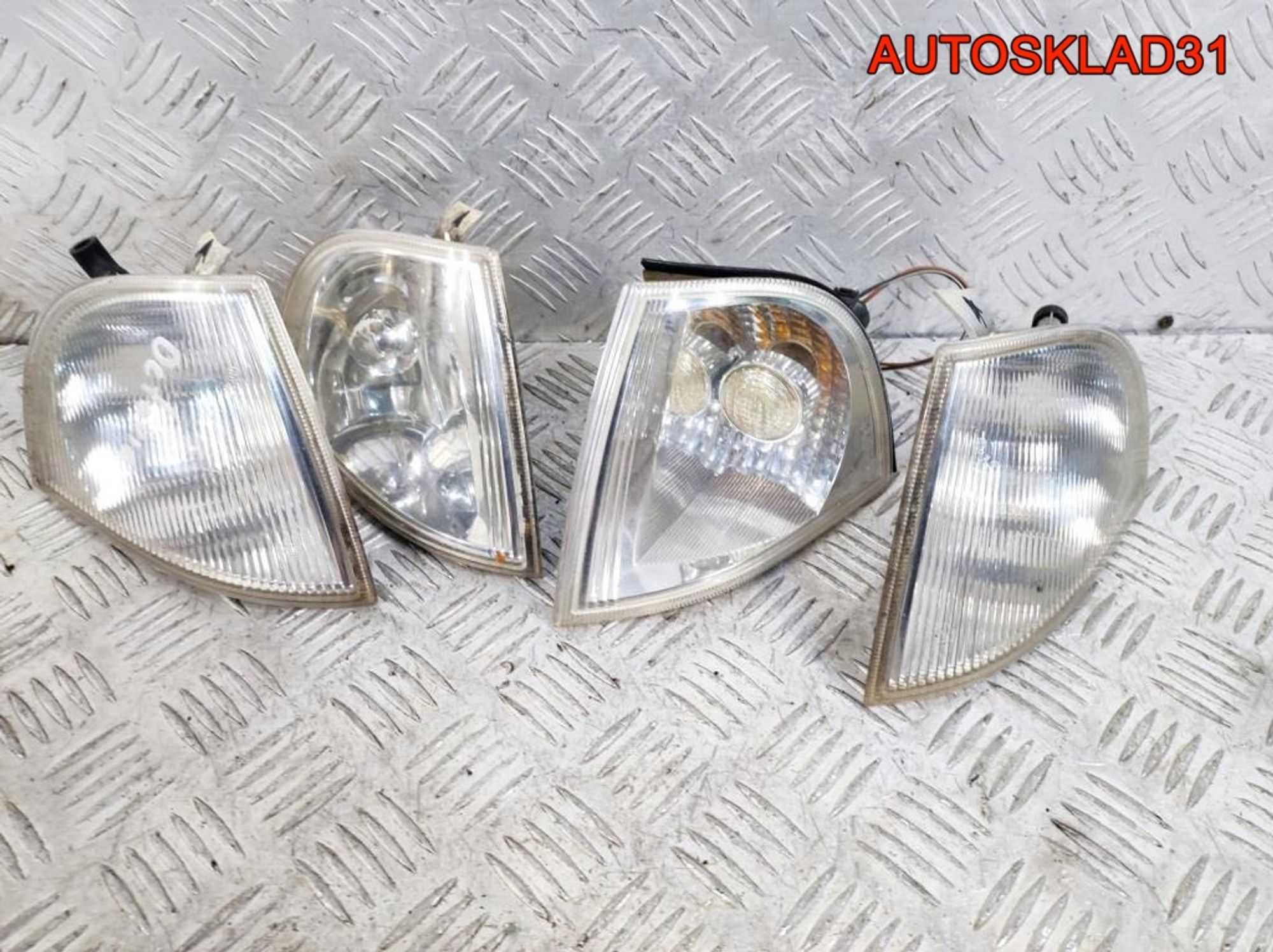 Указатель поворота Дефект Skoda Octavia 1U0953050, 500 рублей, Дубовое