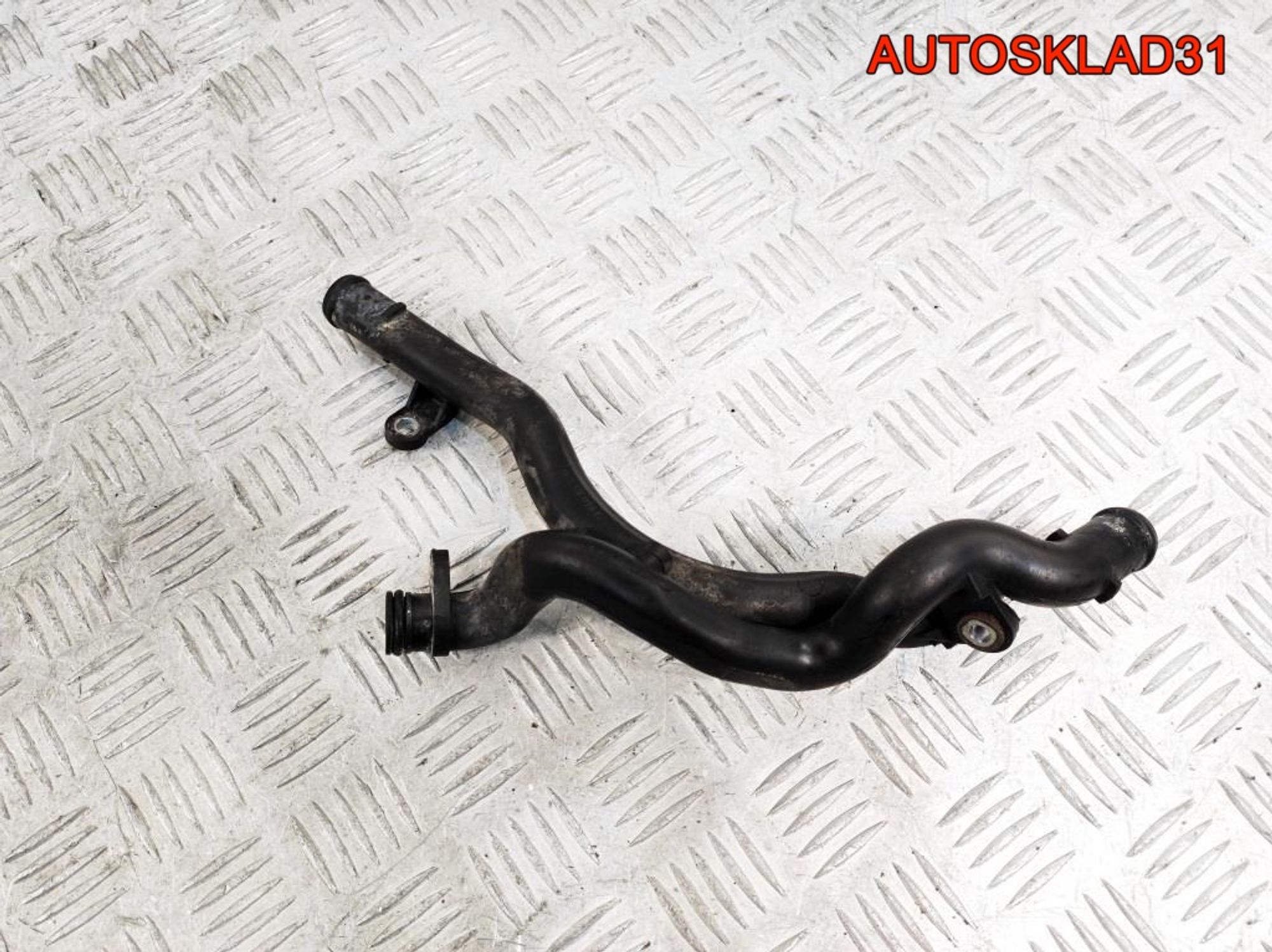 Патрубок системы охлаждения Audi A6 C6 2,4 BDW 06E121044C, 1000 рублей, Дубовое