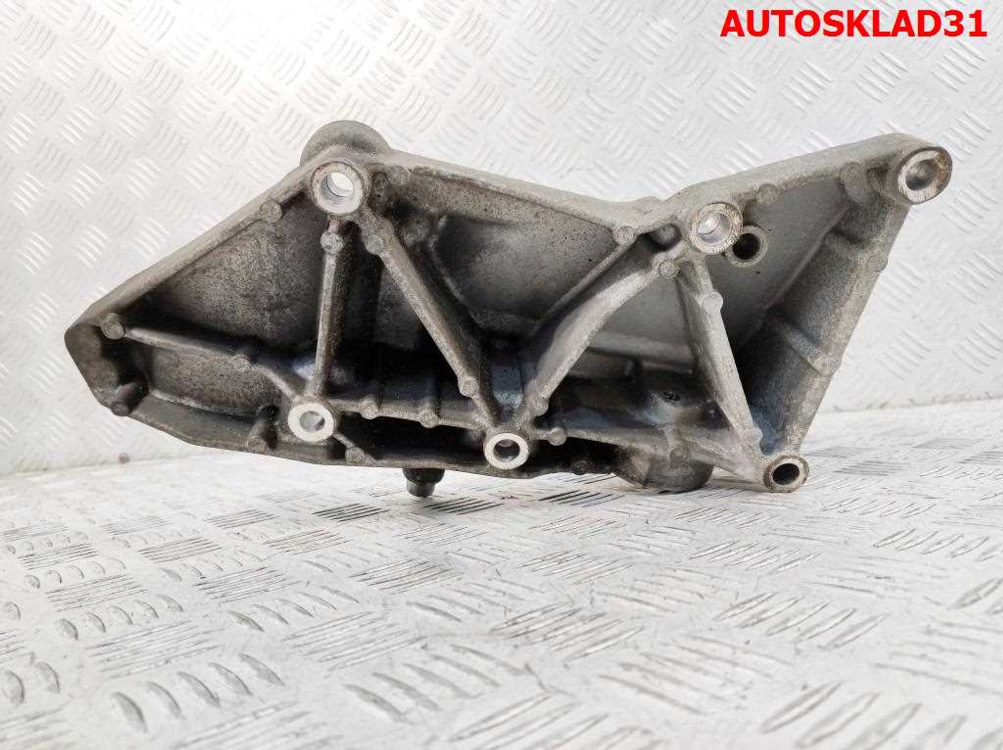Кронштейн генератора Renault Laguna 2 1.8 F4P Бензин 8200183234, 2000 рублей, Дубовое