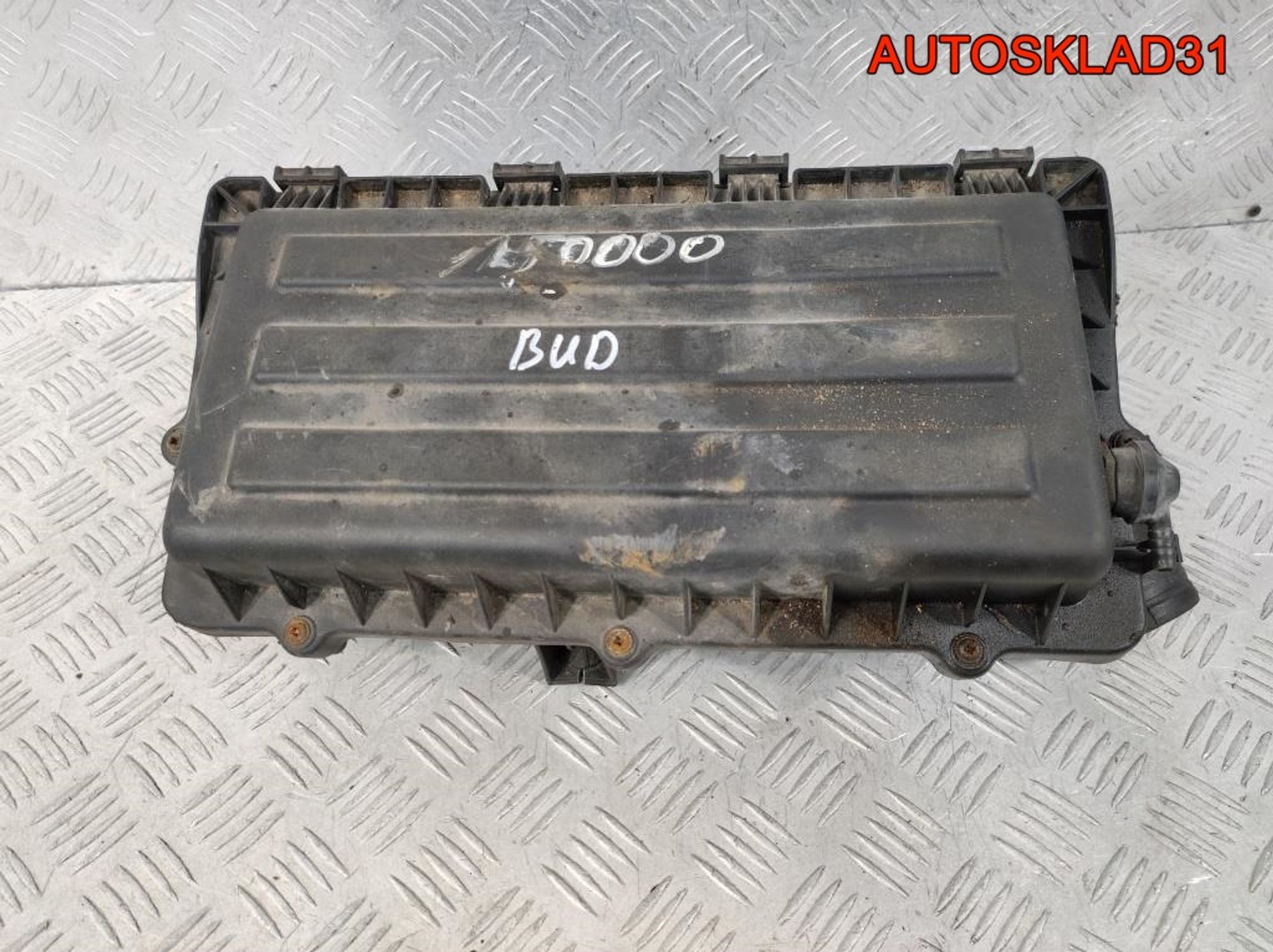 Корпус воздушного фильтра VW Polo BUD 036129611CD, 1400 рублей, Дубовое