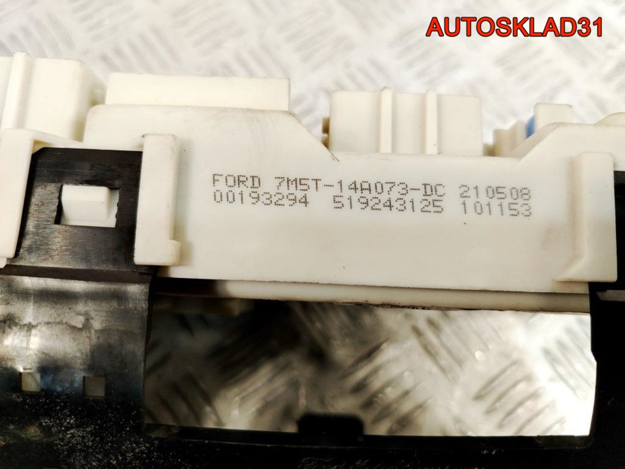 Блок предохранителей Ford Focus 2 7M5T14A073DC, 2500 рублей, Дубовое