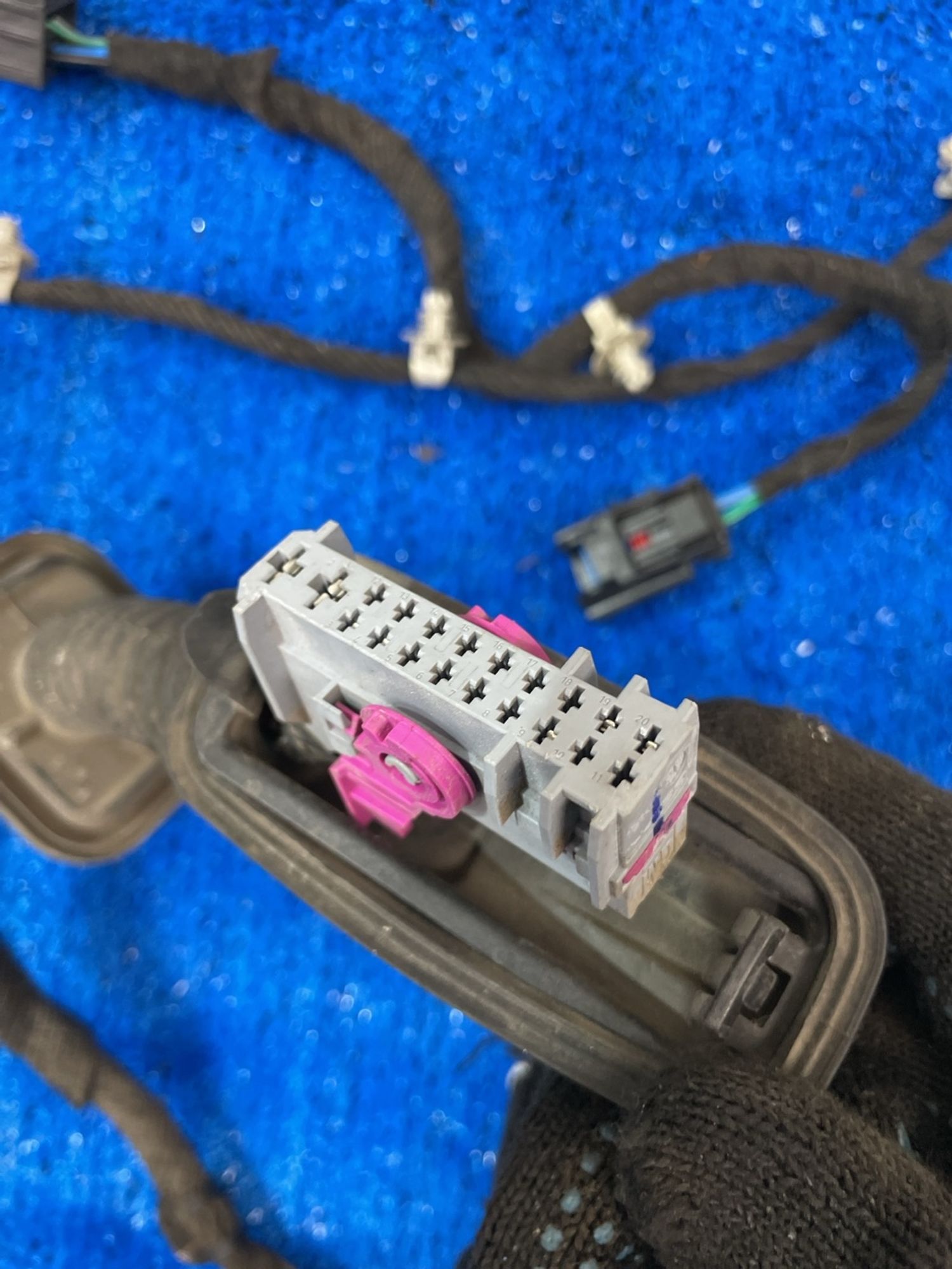 https://ycs.partsauto.market/partsauto-images/thmbs/userImages/f92b14355489e3b224da6399a17e0798/part/01a175b4-3e83-4372-b819-6308de7665bd_1788512326440.jpg