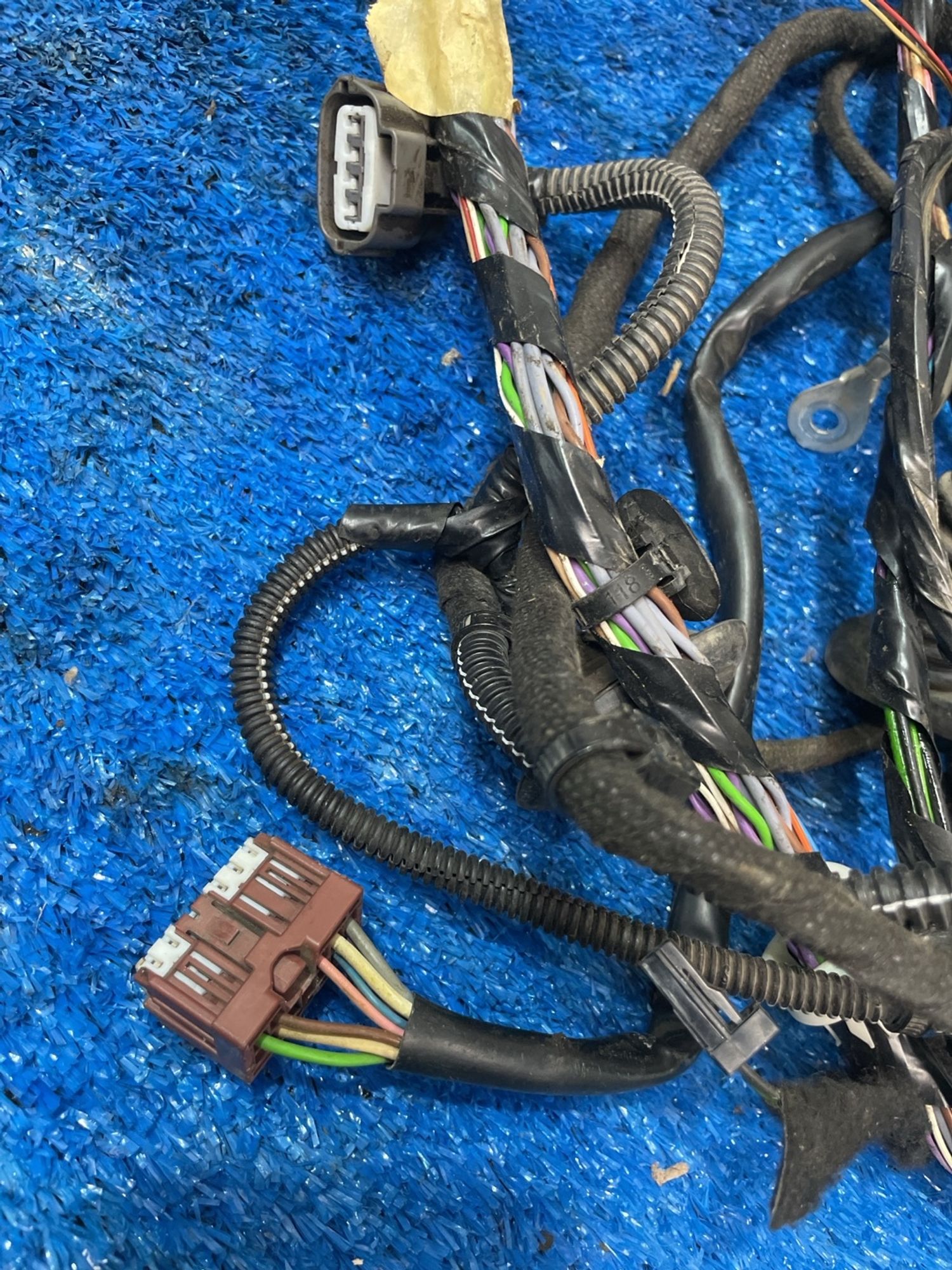 https://ycs.partsauto.market/partsauto-images/thmbs/userImages/f92b14355489e3b224da6399a17e0798/part/2ca7b18a-e232-4d48-a1cd-cddfdba2ac1d_1775477860020.jpg