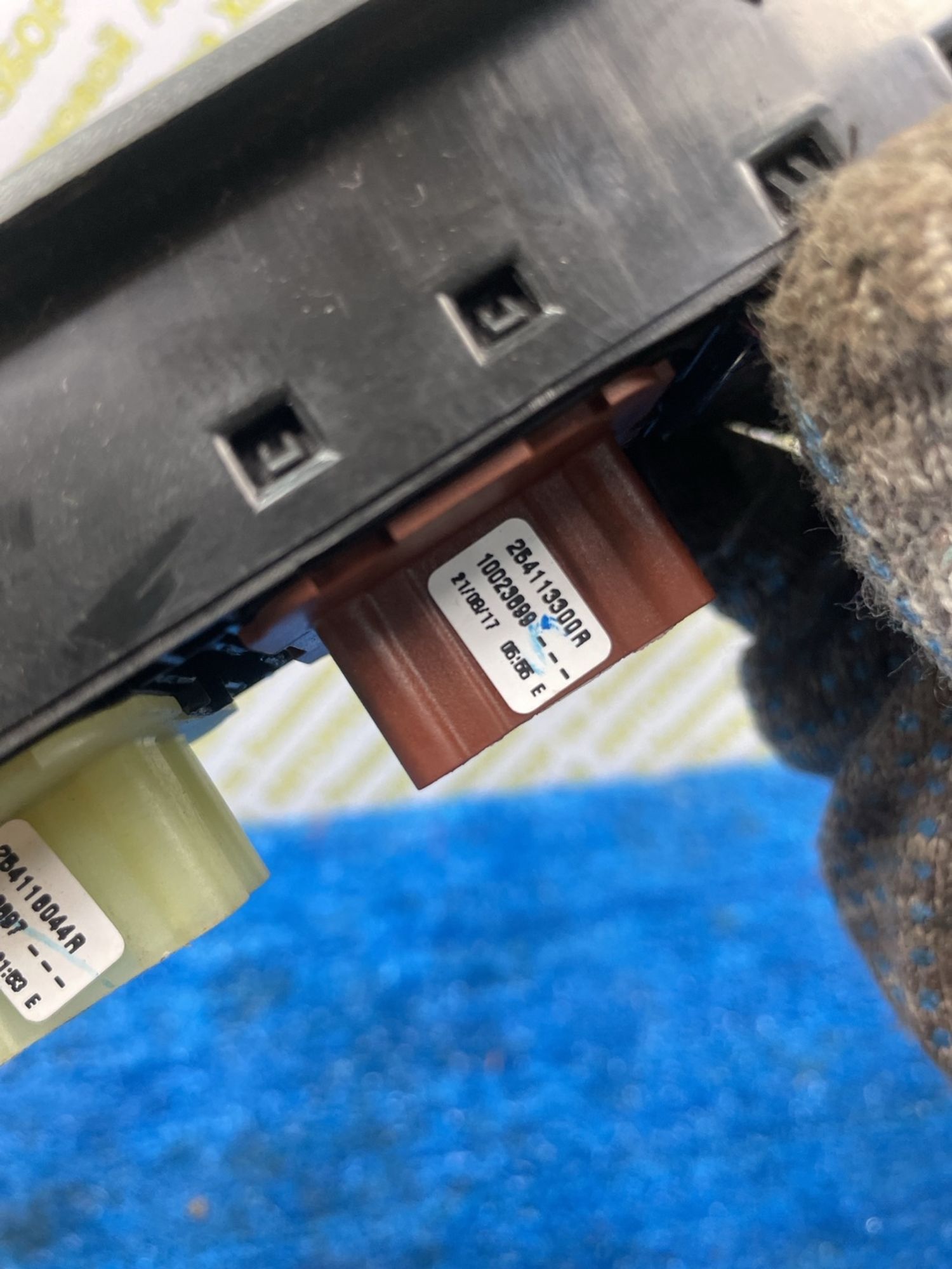 https://ycs.partsauto.market/partsauto-images/thmbs/userImages/f92b14355489e3b224da6399a17e0798/part/673e7e56-066f-4aa3-88ac-cfe4cb0a786c_1778843357651.jpg