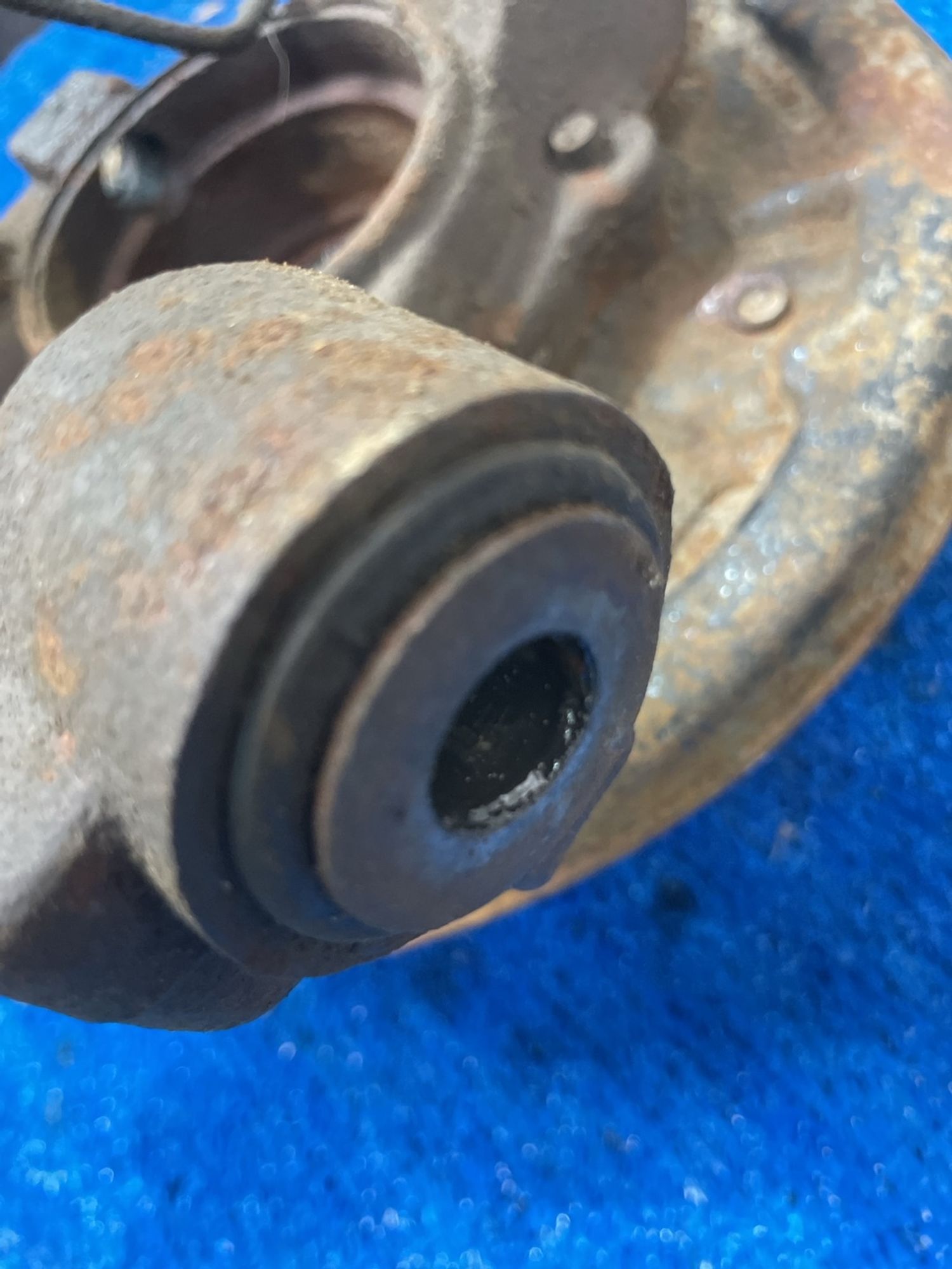 https://ycs.partsauto.market/partsauto-images/thmbs/userImages/f92b14355489e3b224da6399a17e0798/part/82c6df9d-3e52-4eb4-88ee-847696a338ef_1775035690406.jpg
