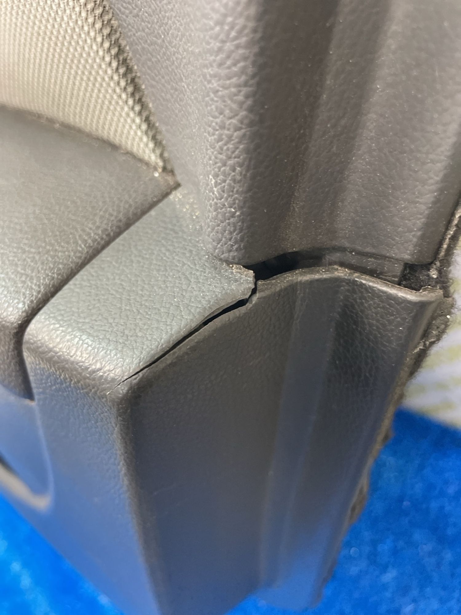 https://ycs.partsauto.market/partsauto-images/thmbs/userImages/f92b14355489e3b224da6399a17e0798/part/87d177e3-88a4-4364-bfb3-5279d6525606_1788506574162.jpg