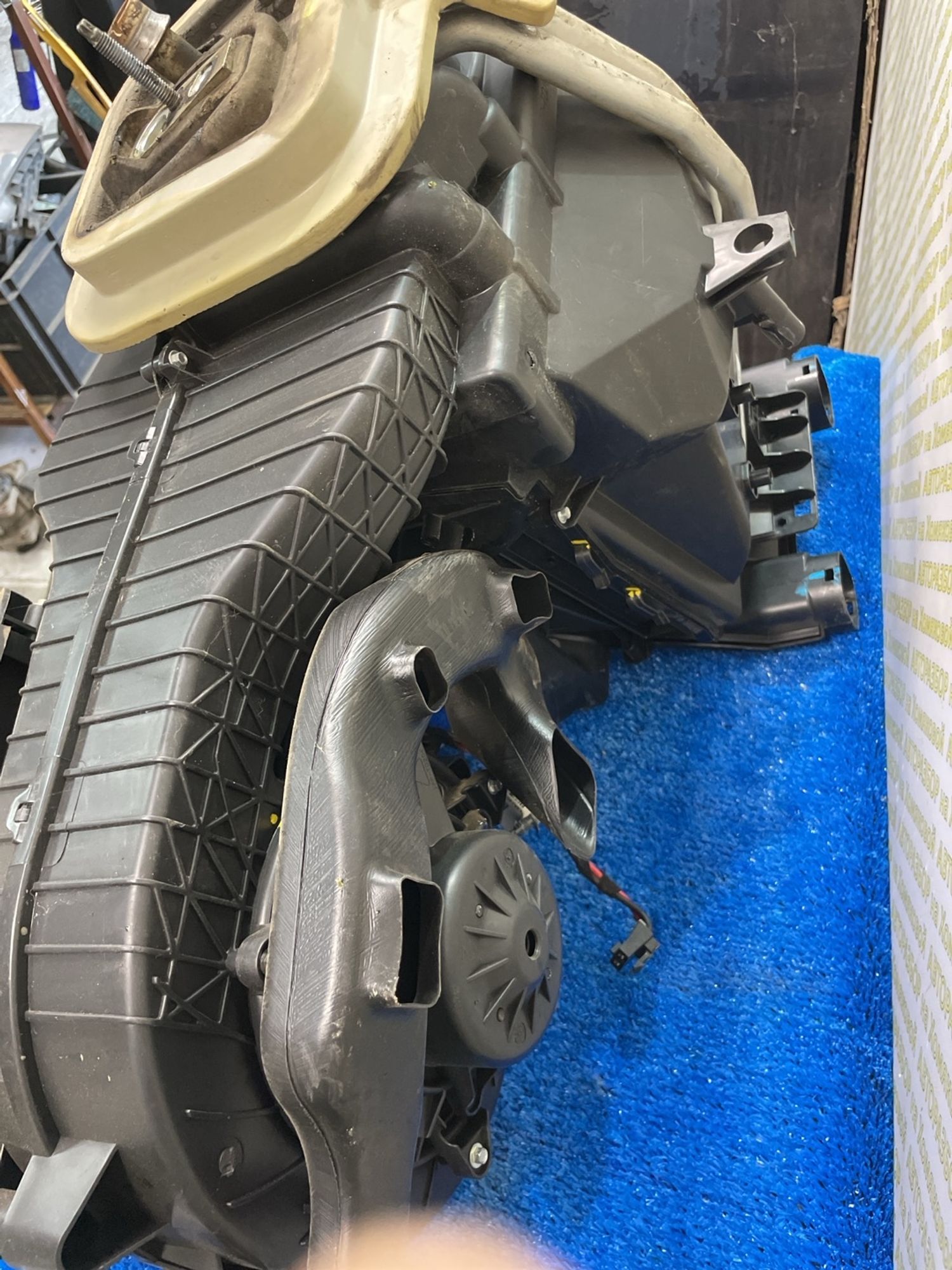 https://ycs.partsauto.market/partsauto-images/thmbs/userImages/f92b14355489e3b224da6399a17e0798/part/a4212095-fba4-47eb-be46-f9700518ce74_1789041986091.jpg