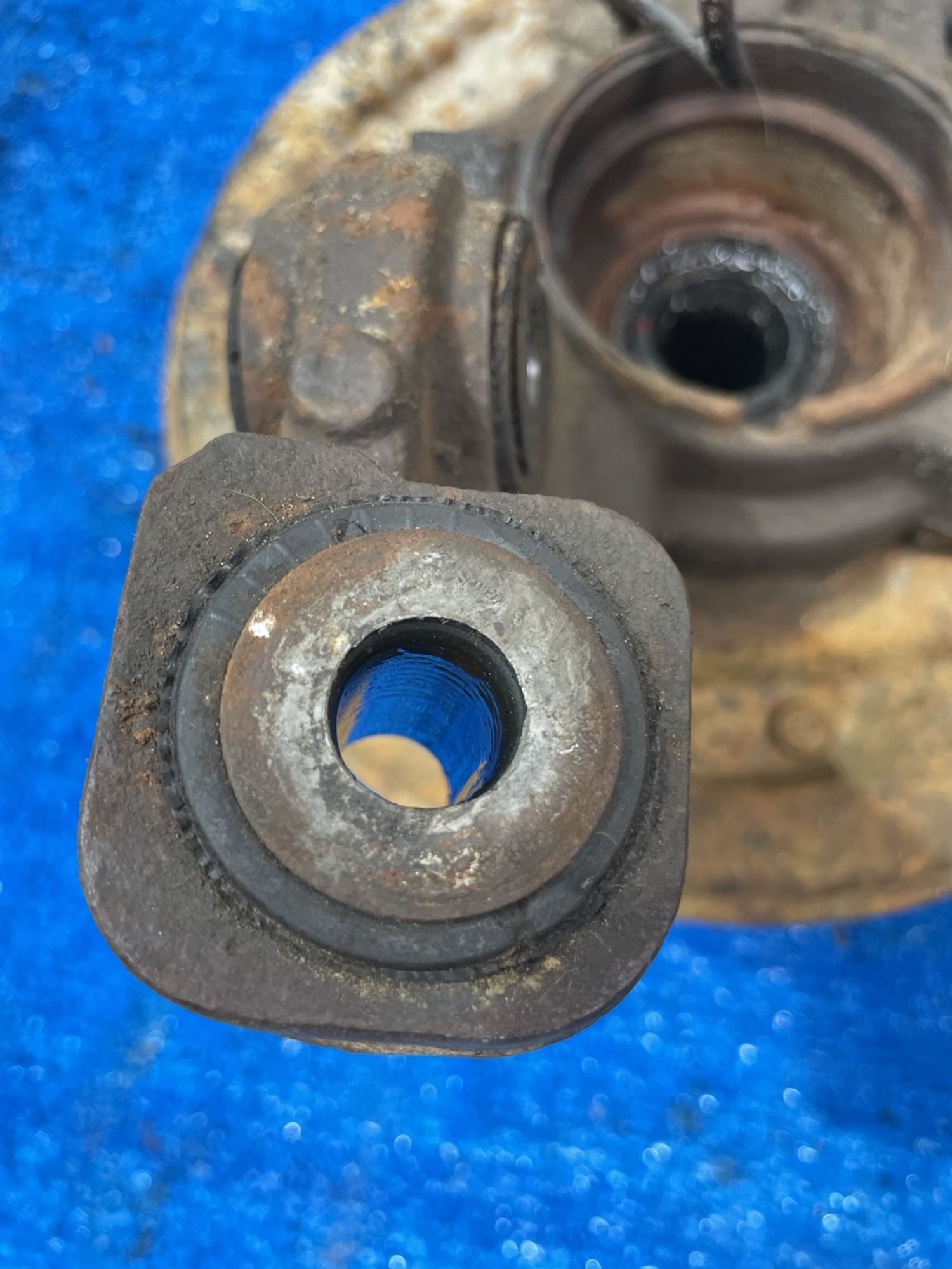 https://ycs.partsauto.market/partsauto-images/thmbs/userImages/f92b14355489e3b224da6399a17e0798/part/a985e195-0c1c-44f8-94f5-ccf57be0a03f_1775035689191.jpg