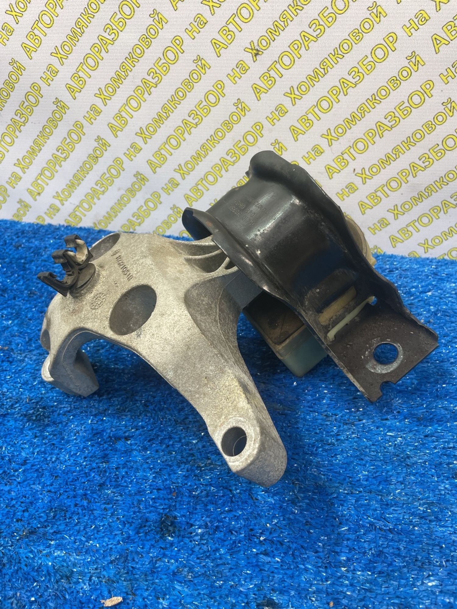 https://ycs.partsauto.market/partsauto-images/thmbs/userImages/f92b14355489e3b224da6399a17e0798/part/b7d4e2a3-7a40-4954-a4a8-9e341de944fa_1775124926778.jpg