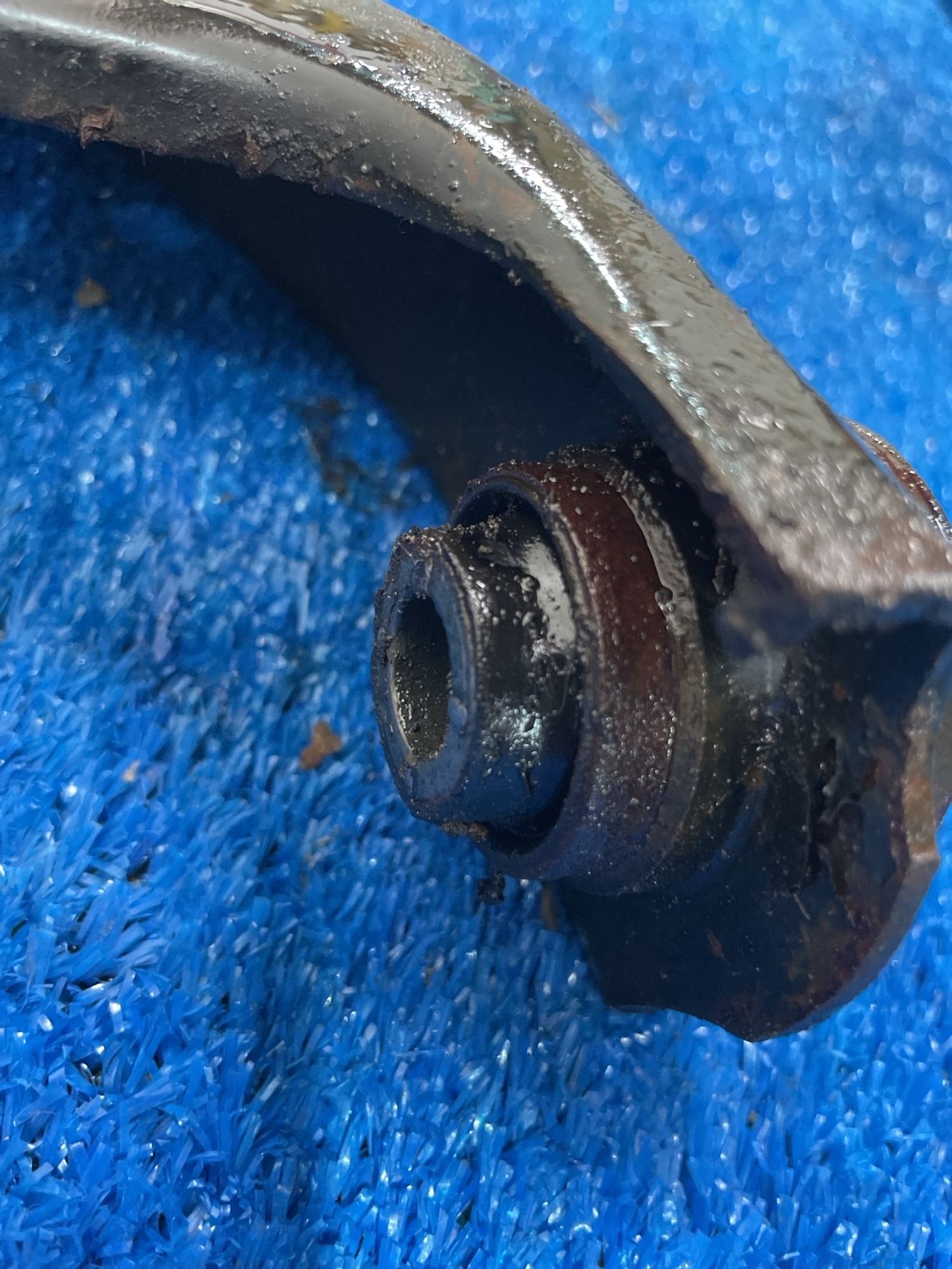 https://ycs.partsauto.market/partsauto-images/thmbs/userImages/f92b14355489e3b224da6399a17e0798/part/b9d8e996-f09f-4dc5-b731-61b326774cdd_1774863129249.jpg