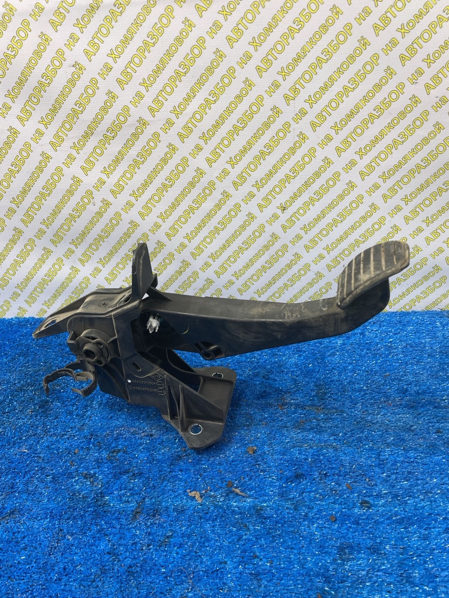 https://ycs.partsauto.market/partsauto-images/thmbs/userImages/f92b14355489e3b224da6399a17e0798/part/bafa00a1-6f06-471c-8a2f-401d0da16b40_1775037046792.jpg