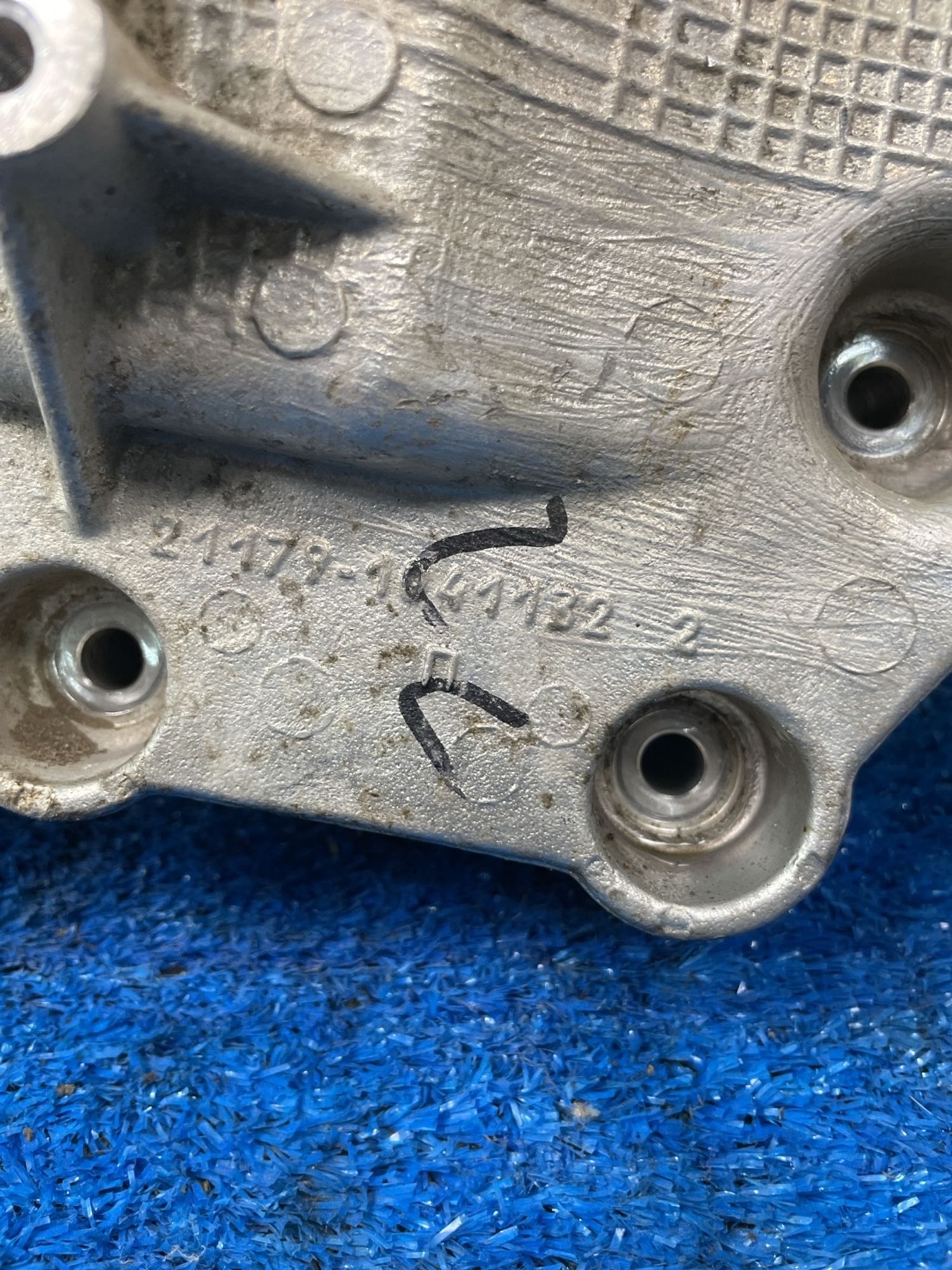 https://ycs.partsauto.market/partsauto-images/thmbs/userImages/f92b14355489e3b224da6399a17e0798/part/cc229988-83e1-45d8-9c2d-8542a1b501f2_1778505594047.jpg