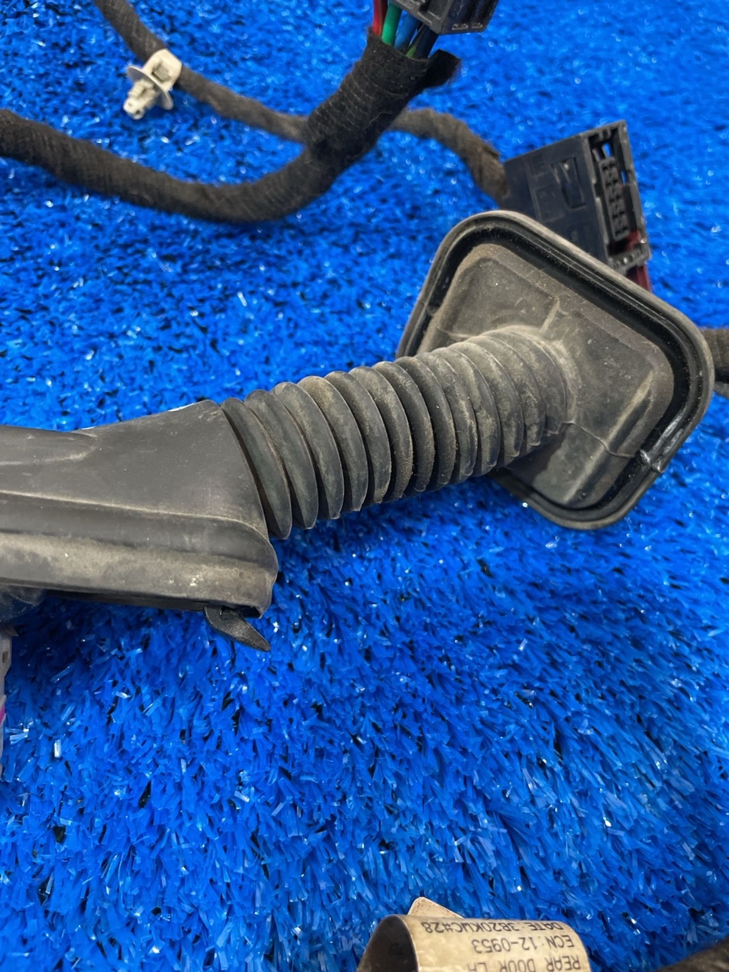 https://ycs.partsauto.market/partsauto-images/thmbs/userImages/f92b14355489e3b224da6399a17e0798/part/d01bd27c-8abb-4192-a434-592300aa09d4_1788512504900.jpg