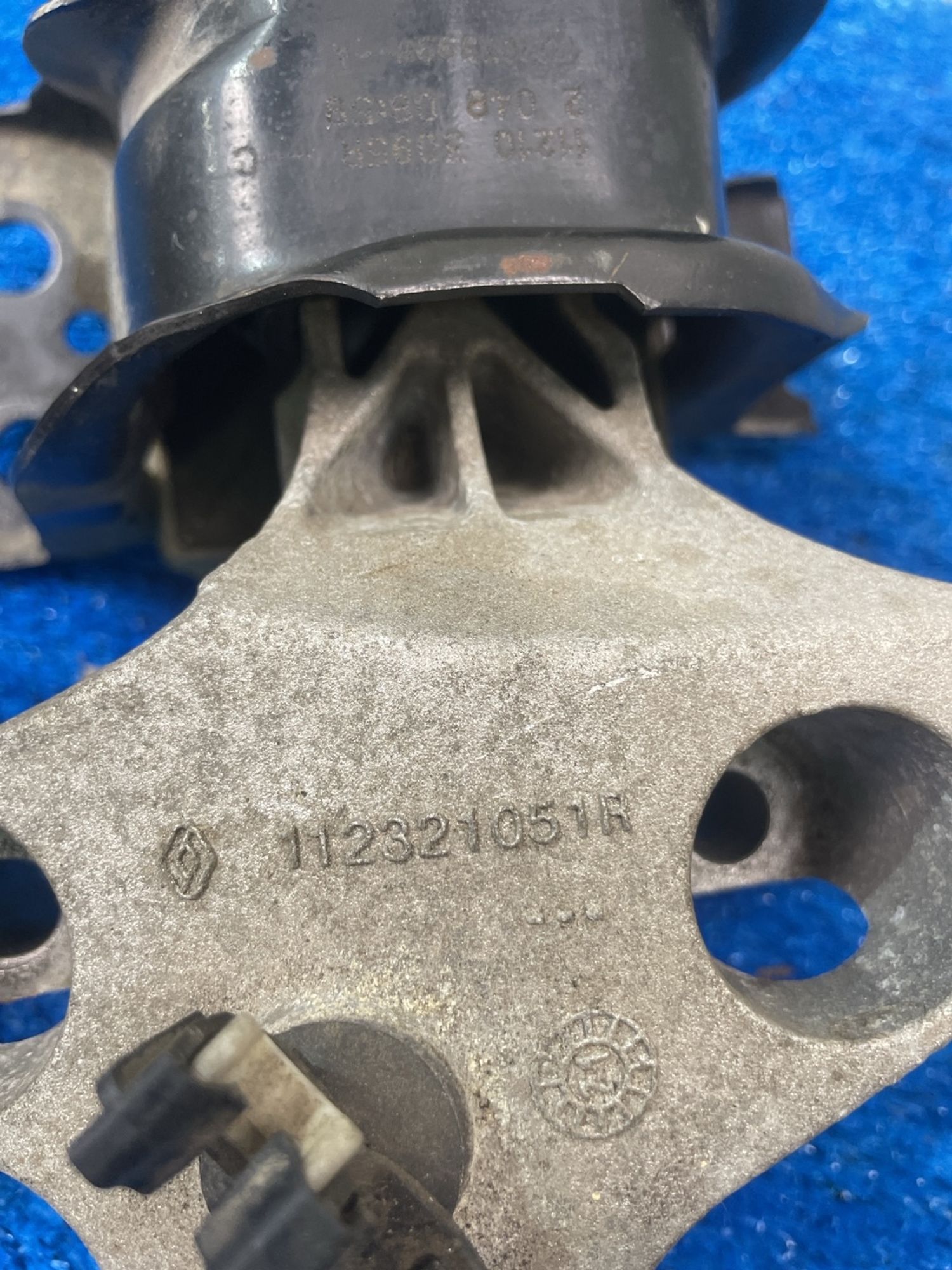 https://ycs.partsauto.market/partsauto-images/thmbs/userImages/f92b14355489e3b224da6399a17e0798/part/ee6bc7c2-2ae4-44a3-90ab-916af2ef248d_1775124932854.jpg