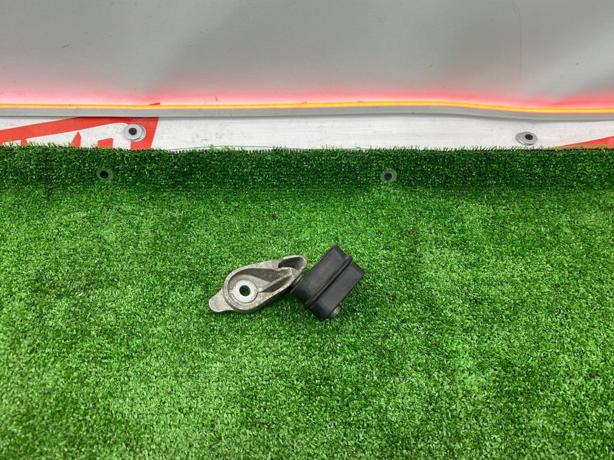 https://ycs.partsauto.market/partsauto-images/thmbs/userImages/h353NjtZg3VDP19b5HMt7LlpbQ93/part/009ac908-40b4-4052-91c0-dd099531d2b9_1743838870265.jpg