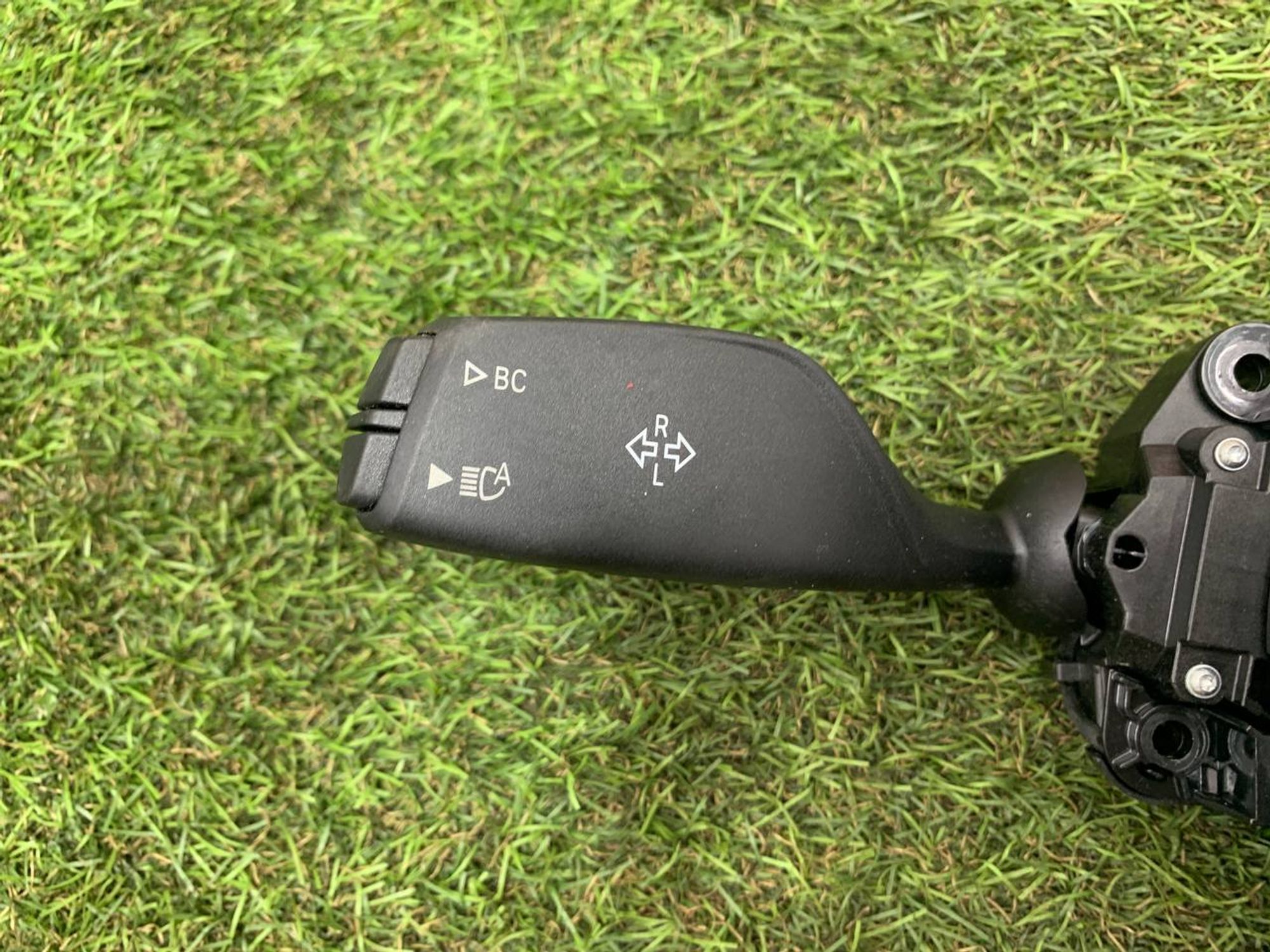 https://ycs.partsauto.market/partsauto-images/thmbs/userImages/h353NjtZg3VDP19b5HMt7LlpbQ93/part/00f199f4-4abc-4555-923c-1a5842879d59_1718364676813.jpg