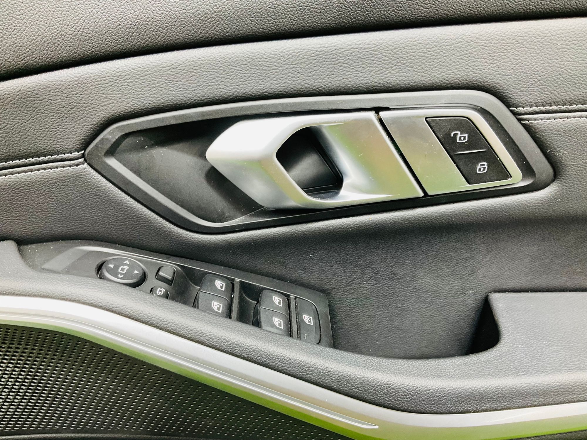 https://ycs.partsauto.market/partsauto-images/thmbs/userImages/h353NjtZg3VDP19b5HMt7LlpbQ93/part/0170a106-e88b-4f3b-a370-df7574a26ea7_1781342636573.jpg