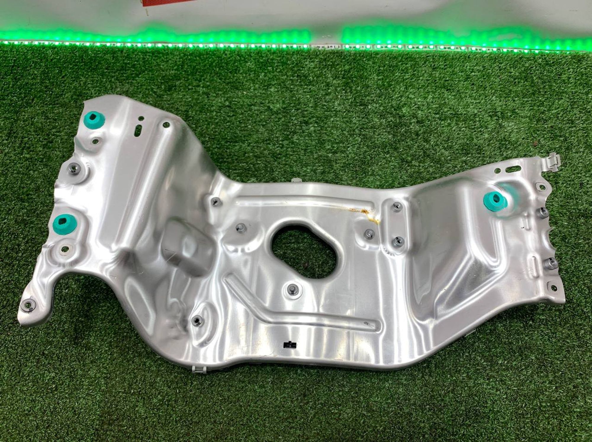 https://ycs.partsauto.market/partsauto-images/thmbs/userImages/h353NjtZg3VDP19b5HMt7LlpbQ93/part/0181f38e-434d-4fd1-9d6d-48d5ff2936c6_1722591015586.jpg