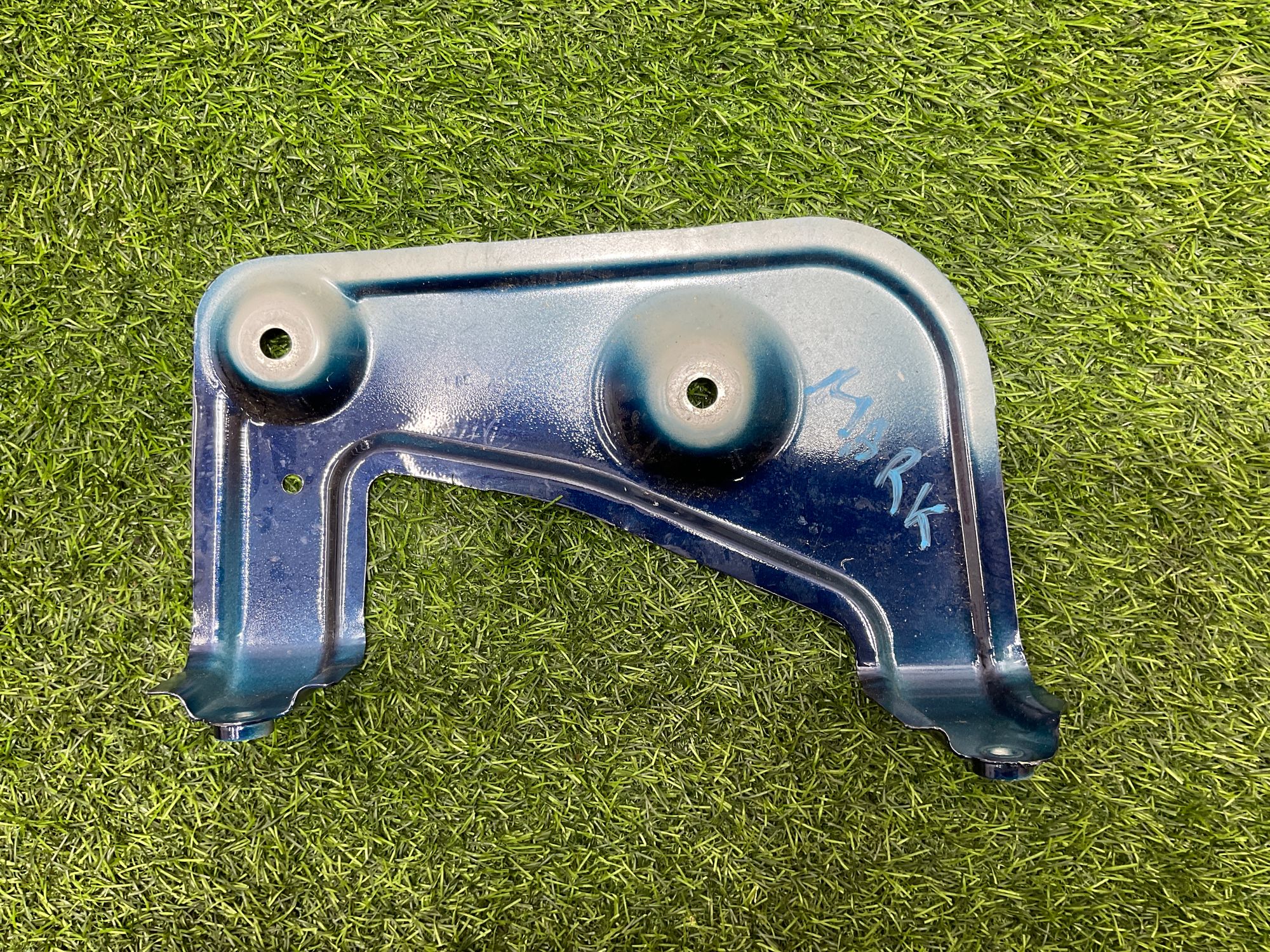https://ycs.partsauto.market/partsauto-images/thmbs/userImages/h353NjtZg3VDP19b5HMt7LlpbQ93/part/0385f103-9e53-43f1-8e6f-3ca26c43f962_1735048930558.jpg