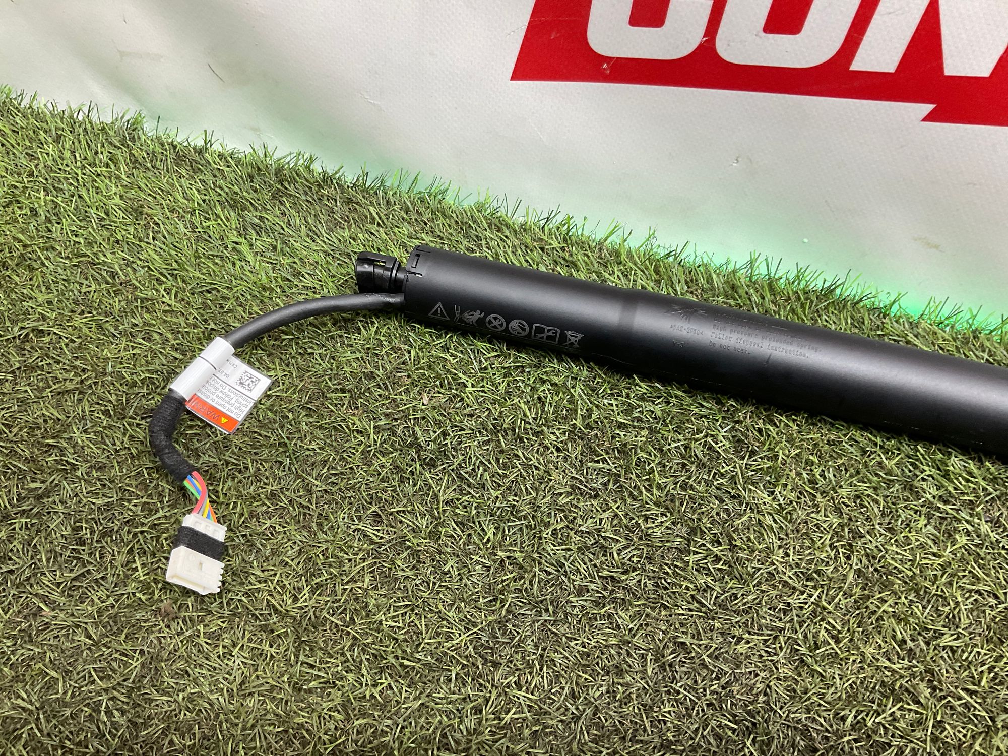 Амортизатор крышки багажника BMW M3, G81 2023, 3000 рублей, Москва