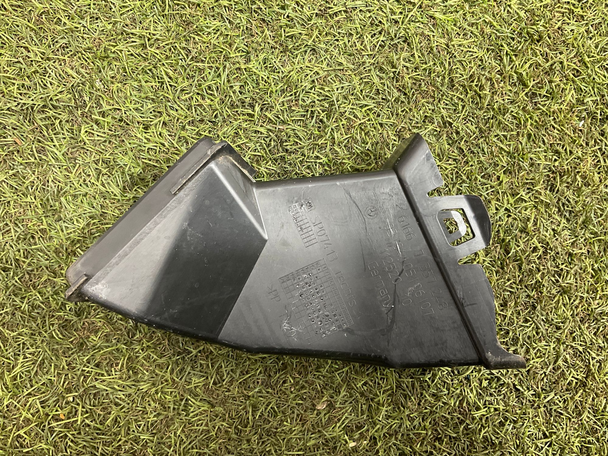 Водосток капота правый BMW M8, F91/F92/F93, 1000 рублей, Москва