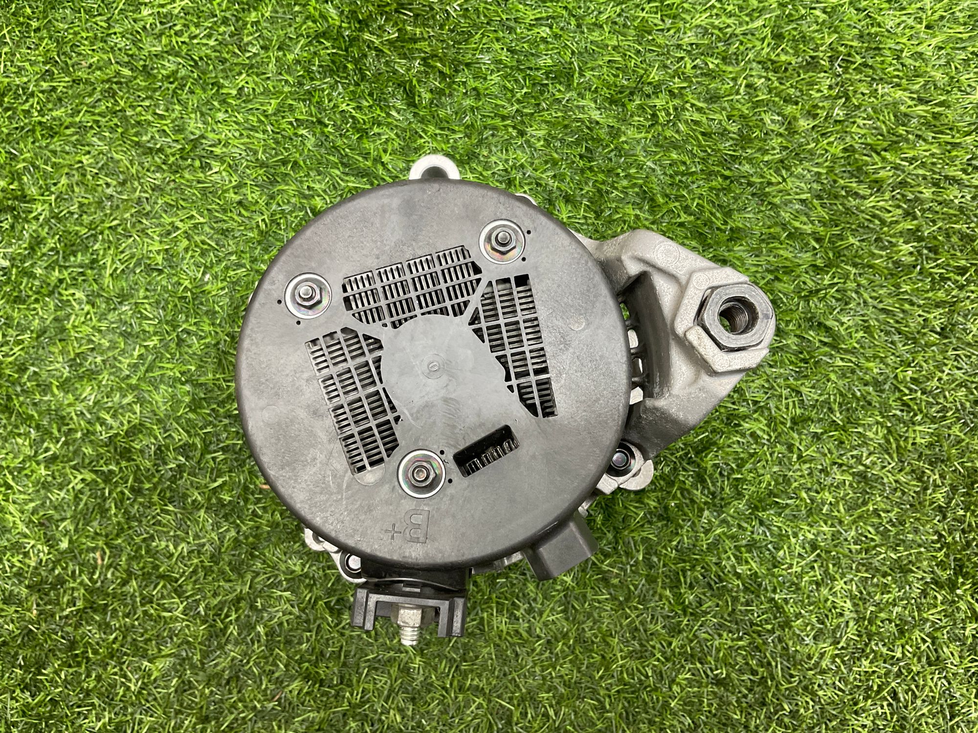 https://ycs.partsauto.market/partsauto-images/thmbs/userImages/h353NjtZg3VDP19b5HMt7LlpbQ93/part/03e791b5-3f96-417c-b02a-81c496c60dad_1737030320196.jpg
