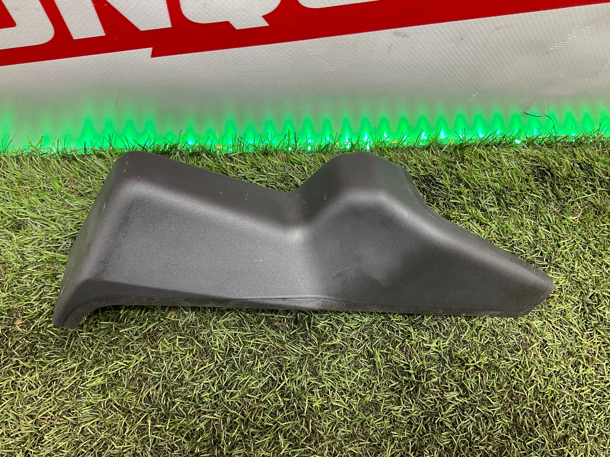 Накладка заднего сиденья правая Land Rover Defender II L663 2022, 1000 рублей, Москва