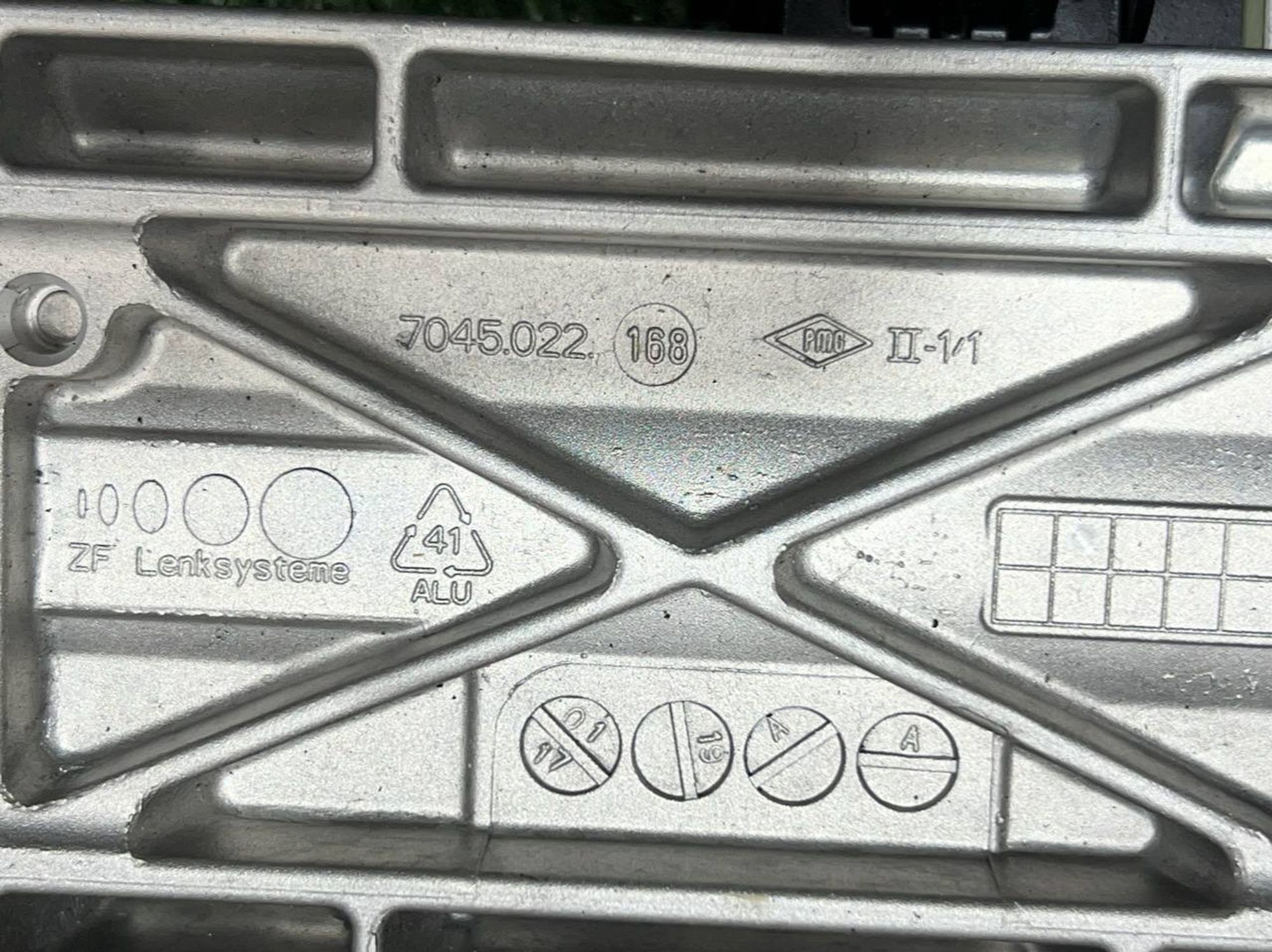 https://ycs.partsauto.market/partsauto-images/thmbs/userImages/h353NjtZg3VDP19b5HMt7LlpbQ93/part/04f8e414-610a-4c1b-a471-066dc53cfcd7_1730289540980.jpg