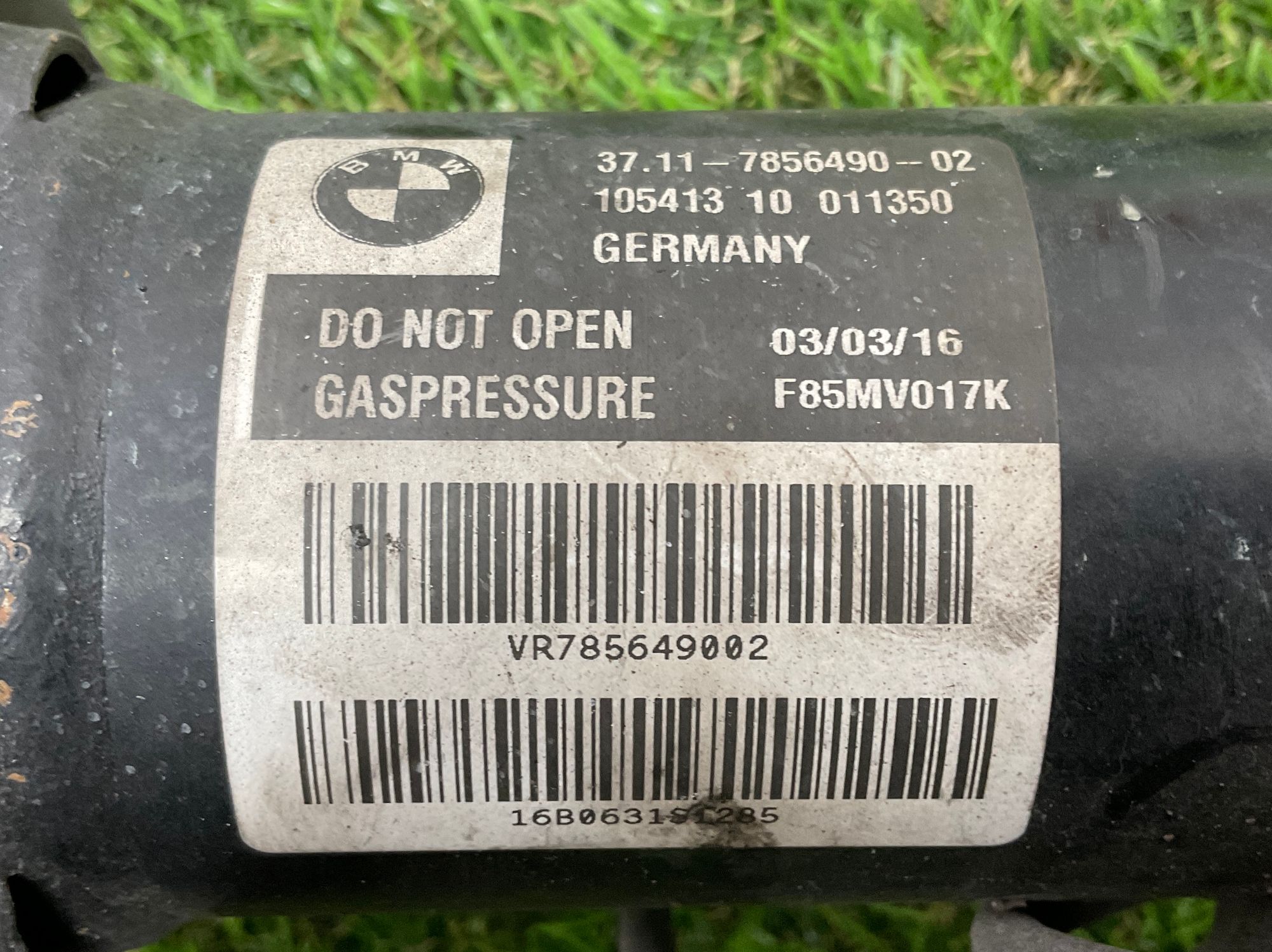 https://ycs.partsauto.market/partsauto-images/thmbs/userImages/h353NjtZg3VDP19b5HMt7LlpbQ93/part/05316b98-ce7b-42de-81f7-9a6f545cbfbc_1746865693076.jpg