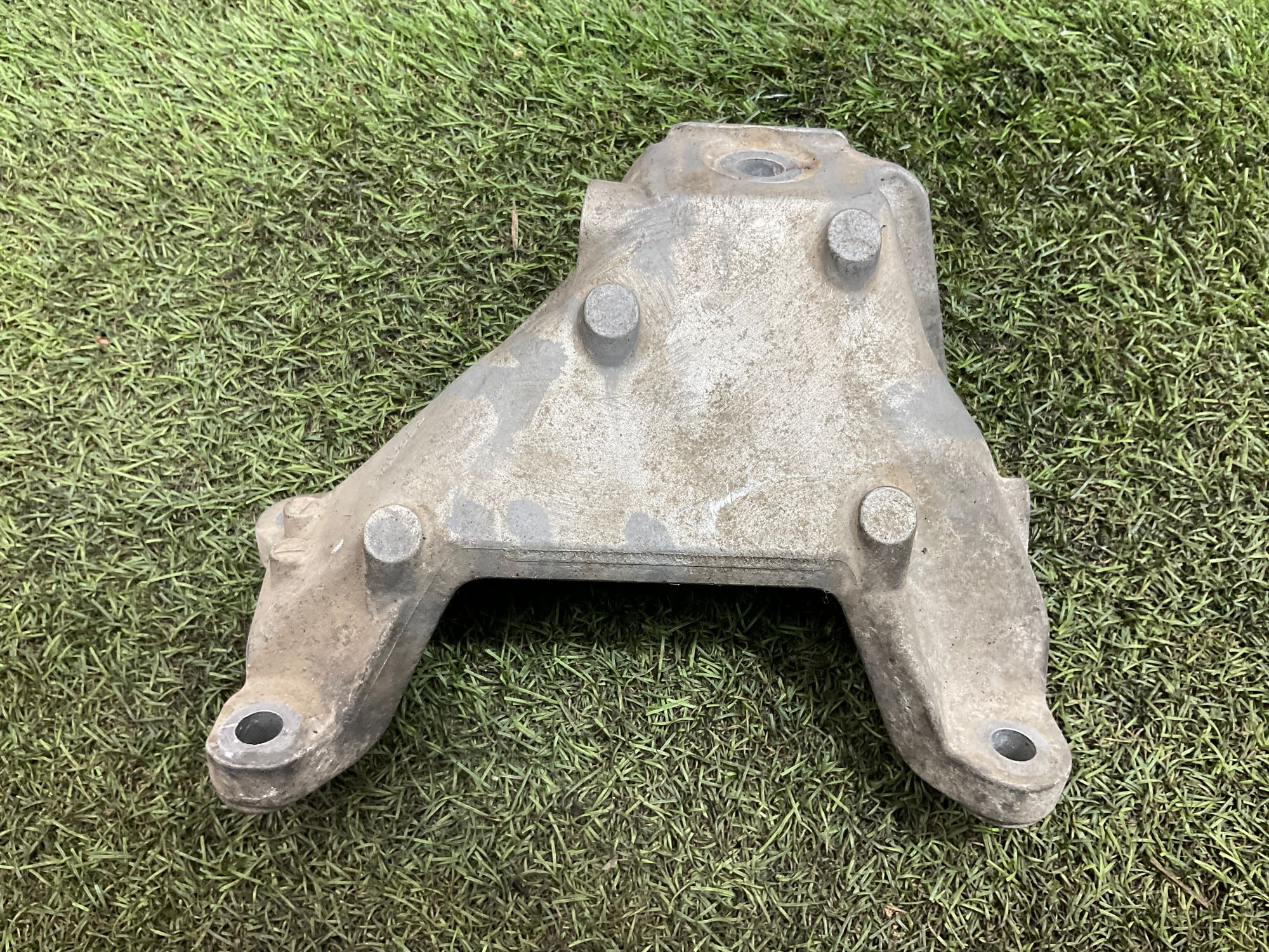 Кронштейн двигателя правый B57 BMW X7, G07 рестайлинг, 4000 рублей, Москва