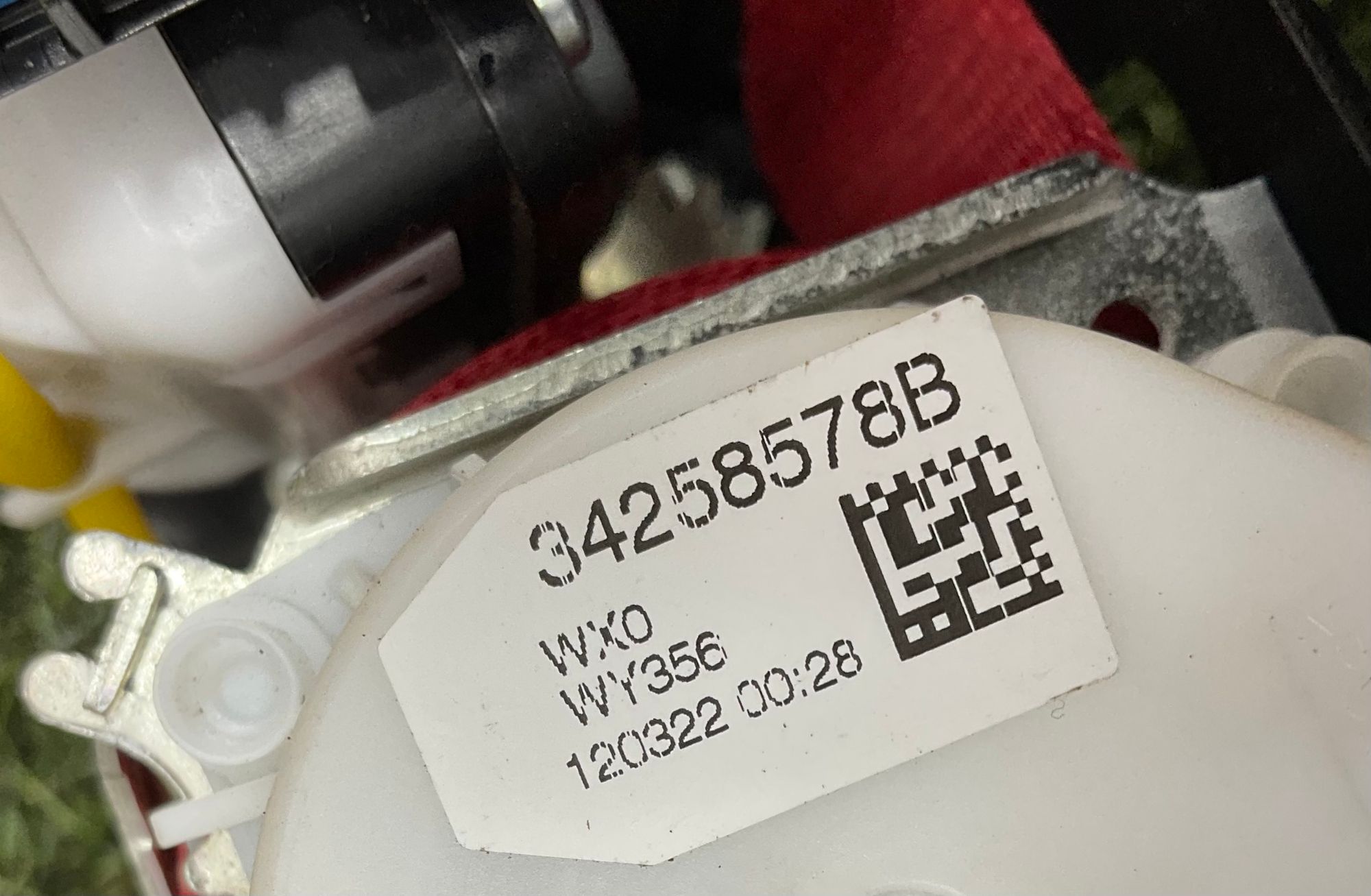 https://ycs.partsauto.market/partsauto-images/thmbs/userImages/h353NjtZg3VDP19b5HMt7LlpbQ93/part/063b3a50-fa88-4f12-b7e6-c1e3ddb83023_1789476254656.jpg