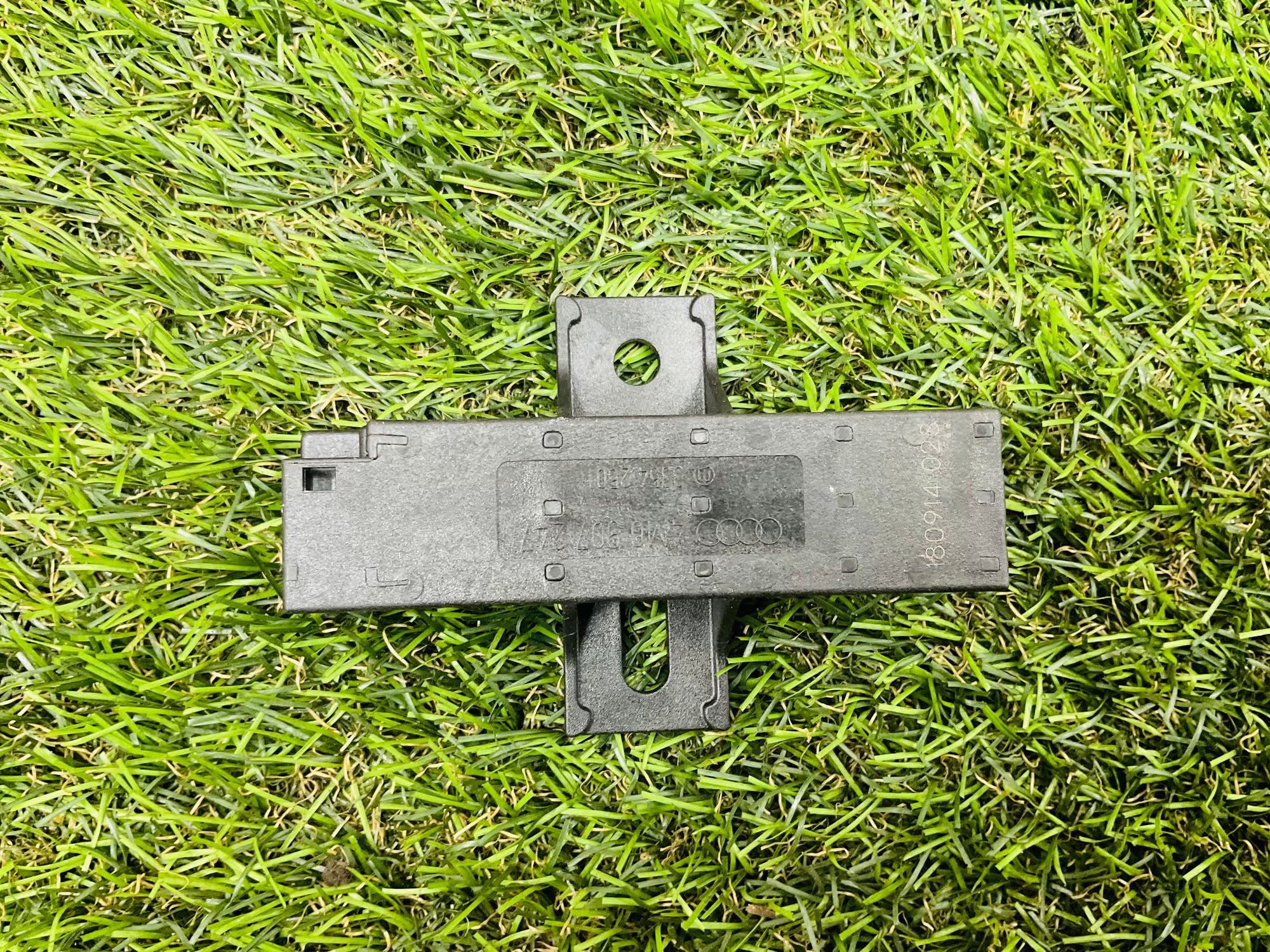 https://ycs.partsauto.market/partsauto-images/thmbs/userImages/h353NjtZg3VDP19b5HMt7LlpbQ93/part/06557a08-8dd8-40f2-8e11-adea81704340_1786366974430.jpg