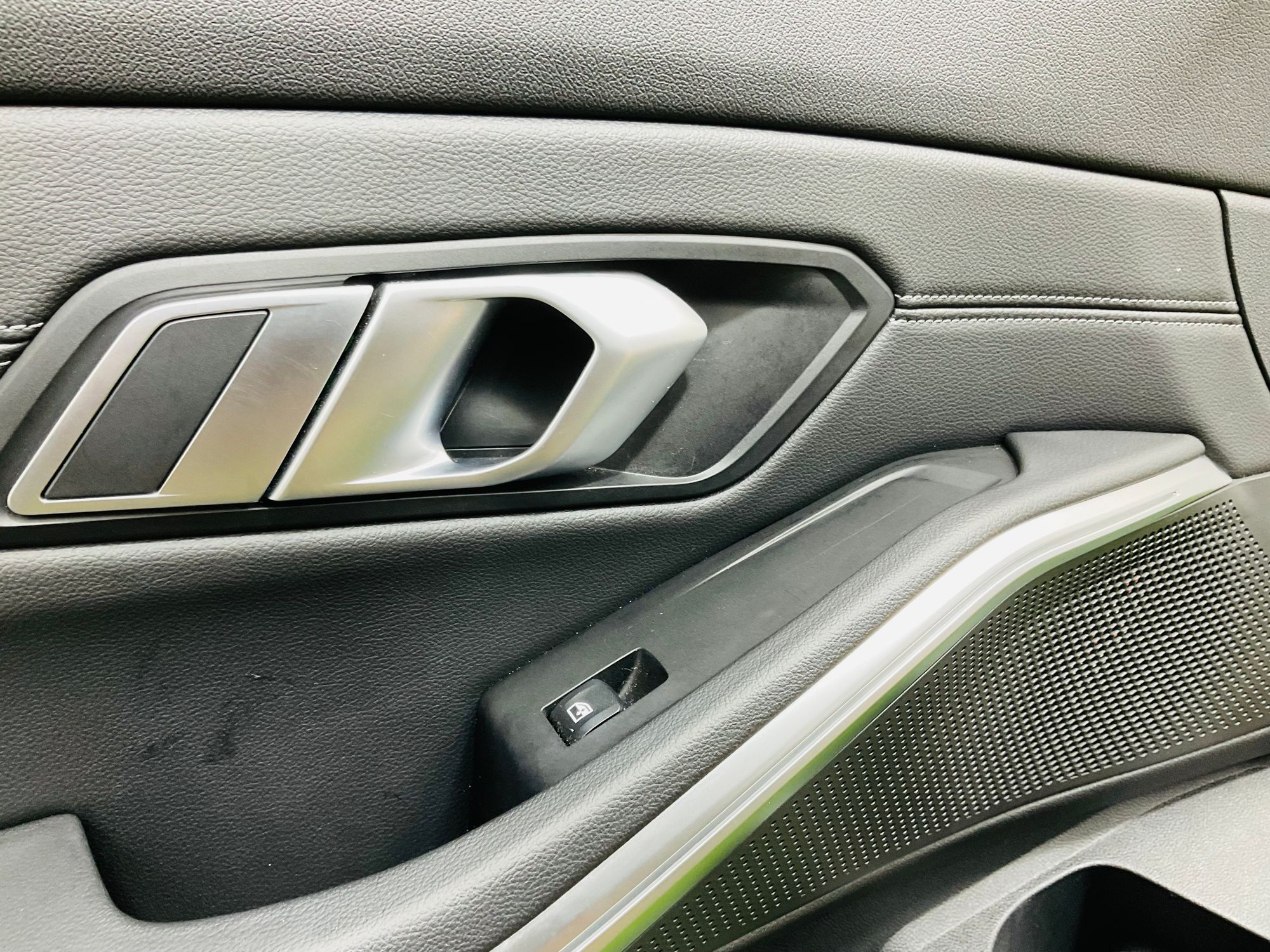 https://ycs.partsauto.market/partsauto-images/thmbs/userImages/h353NjtZg3VDP19b5HMt7LlpbQ93/part/0664dcd7-451f-4f0f-9fbf-569439691ea2_1781353068427.jpg