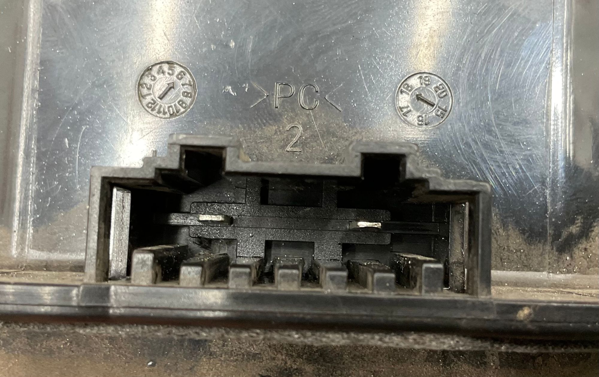 https://ycs.partsauto.market/partsauto-images/thmbs/userImages/h353NjtZg3VDP19b5HMt7LlpbQ93/part/066cd751-f22e-46ea-9064-a40cb83f7e73_1786352624486.jpg