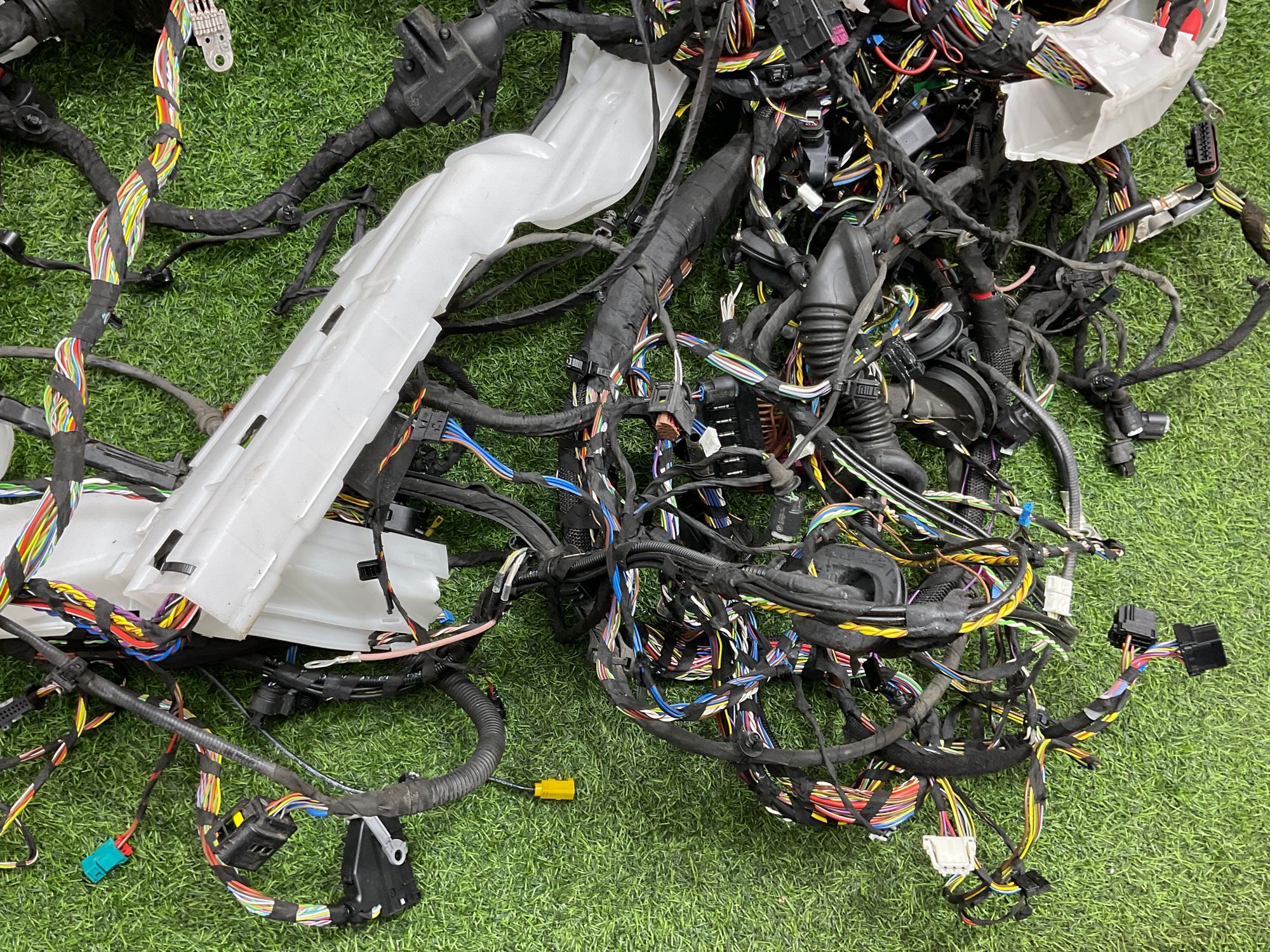 https://ycs.partsauto.market/partsauto-images/thmbs/userImages/h353NjtZg3VDP19b5HMt7LlpbQ93/part/07f53f93-ab90-498f-be04-6be2bab8b93b_1735116657766.jpg