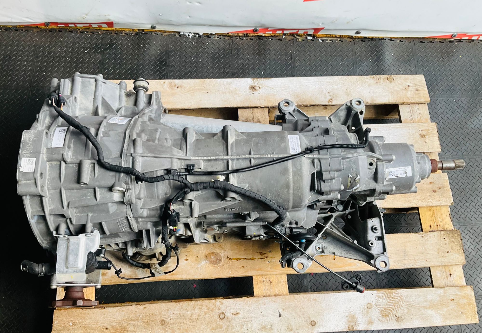 https://ycs.partsauto.market/partsauto-images/thmbs/userImages/h353NjtZg3VDP19b5HMt7LlpbQ93/part/0928ee85-c566-4e44-949e-8050b8611341_1786109035251.jpg