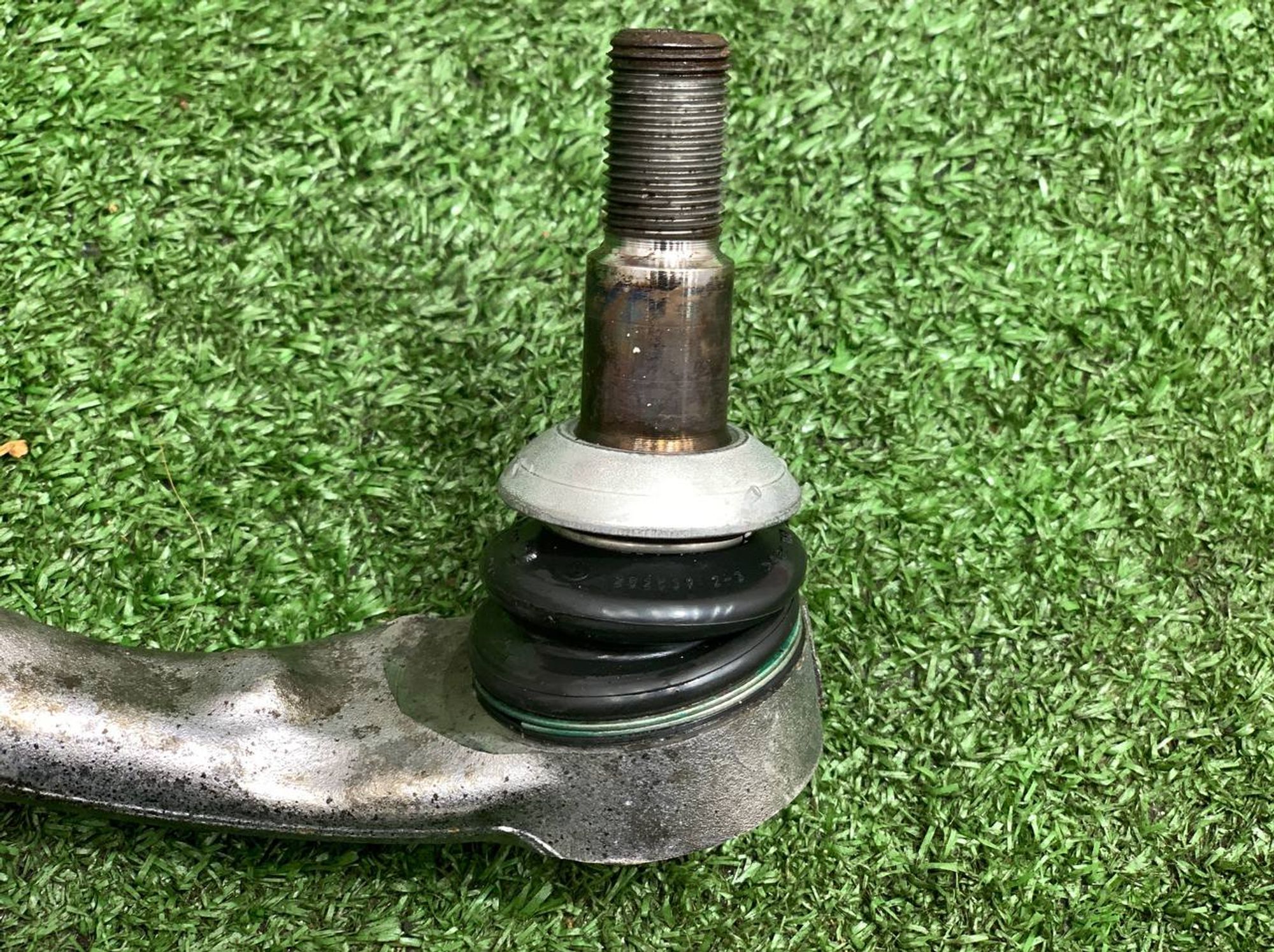 https://ycs.partsauto.market/partsauto-images/thmbs/userImages/h353NjtZg3VDP19b5HMt7LlpbQ93/part/0954ad1a-972d-4cdd-8905-3df5e4c0a4df_1726134819768.jpg