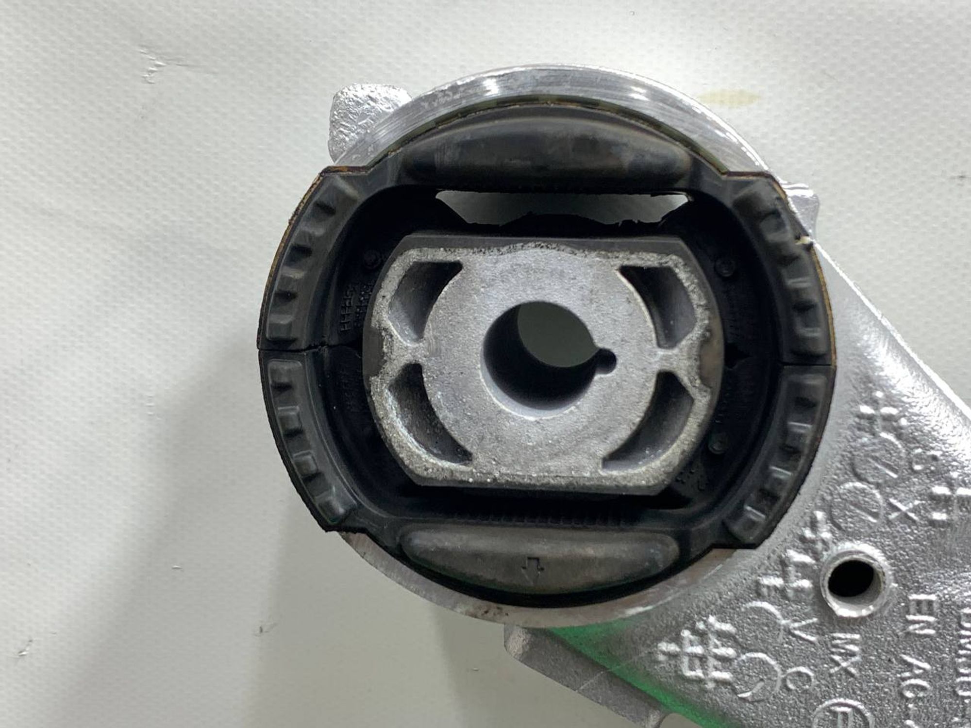 https://ycs.partsauto.market/partsauto-images/thmbs/userImages/h353NjtZg3VDP19b5HMt7LlpbQ93/part/0959faf2-ad3c-4568-a058-fc7e4e033613_1726154288211.jpg