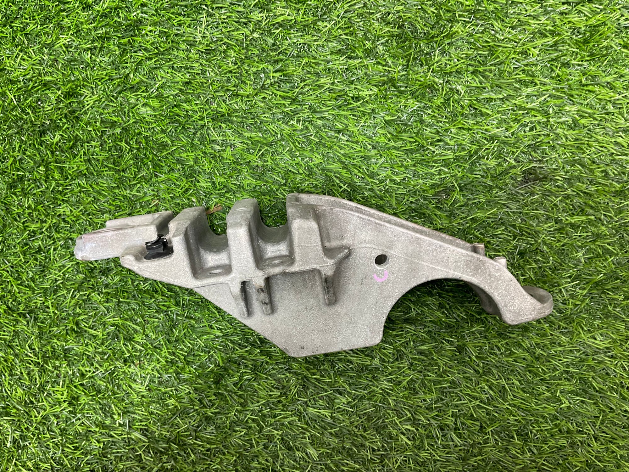 https://ycs.partsauto.market/partsauto-images/thmbs/userImages/h353NjtZg3VDP19b5HMt7LlpbQ93/part/0993c3ee-f752-4bfc-a7c1-416598130c7f_1733753478665.jpg