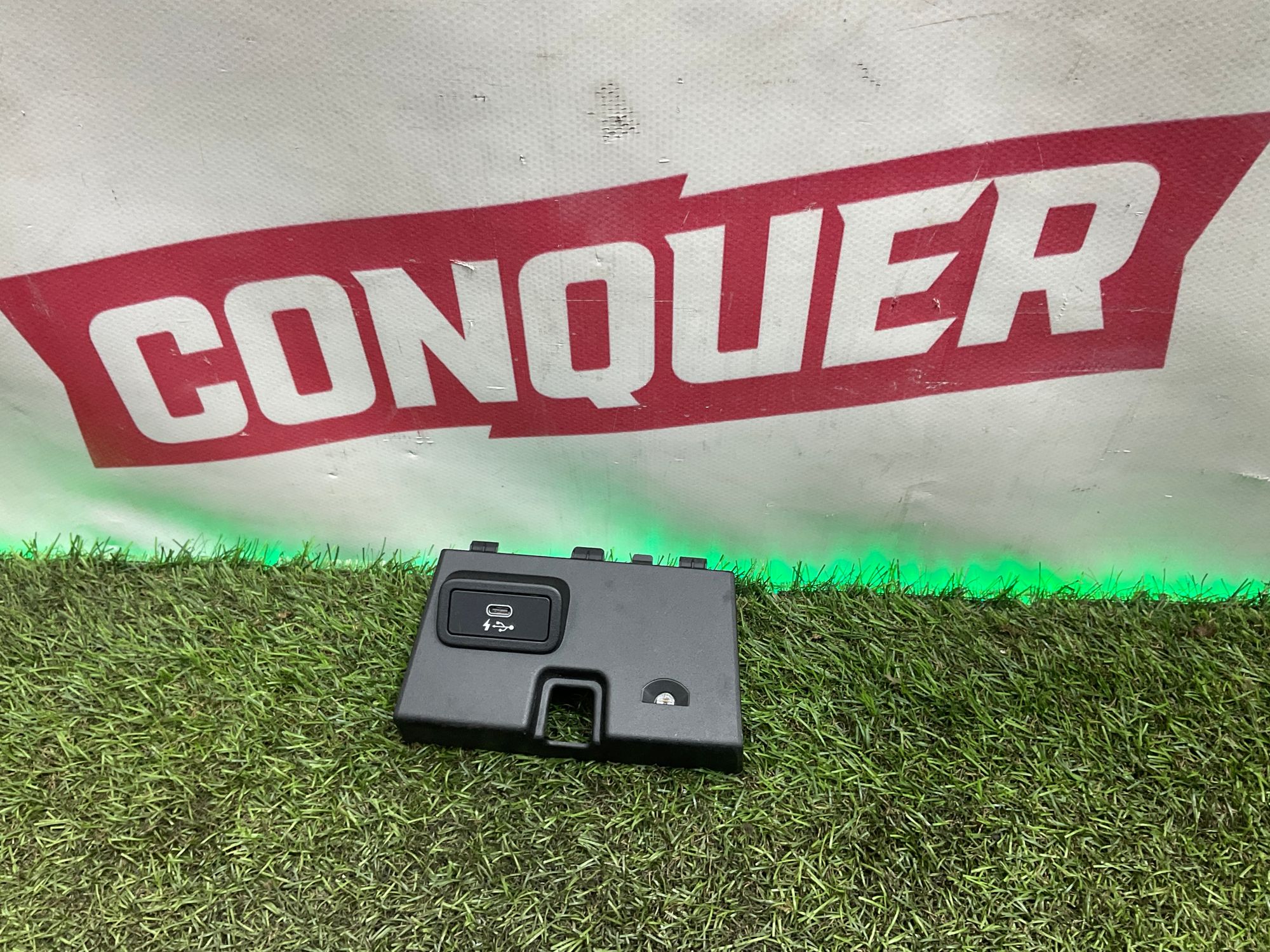 Накладка внутренняя центральной консоли USB BMW 3 серия, G20/G21, 1500 рублей, Москва