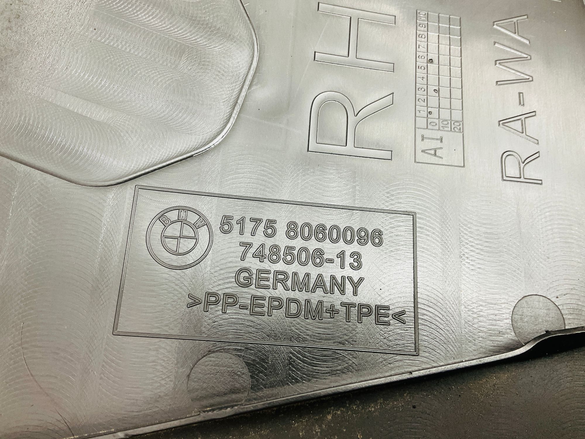 https://ycs.partsauto.market/partsauto-images/thmbs/userImages/h353NjtZg3VDP19b5HMt7LlpbQ93/part/0a0e6733-f323-460d-a2cb-faa80d82a097_1778771656499.jpg