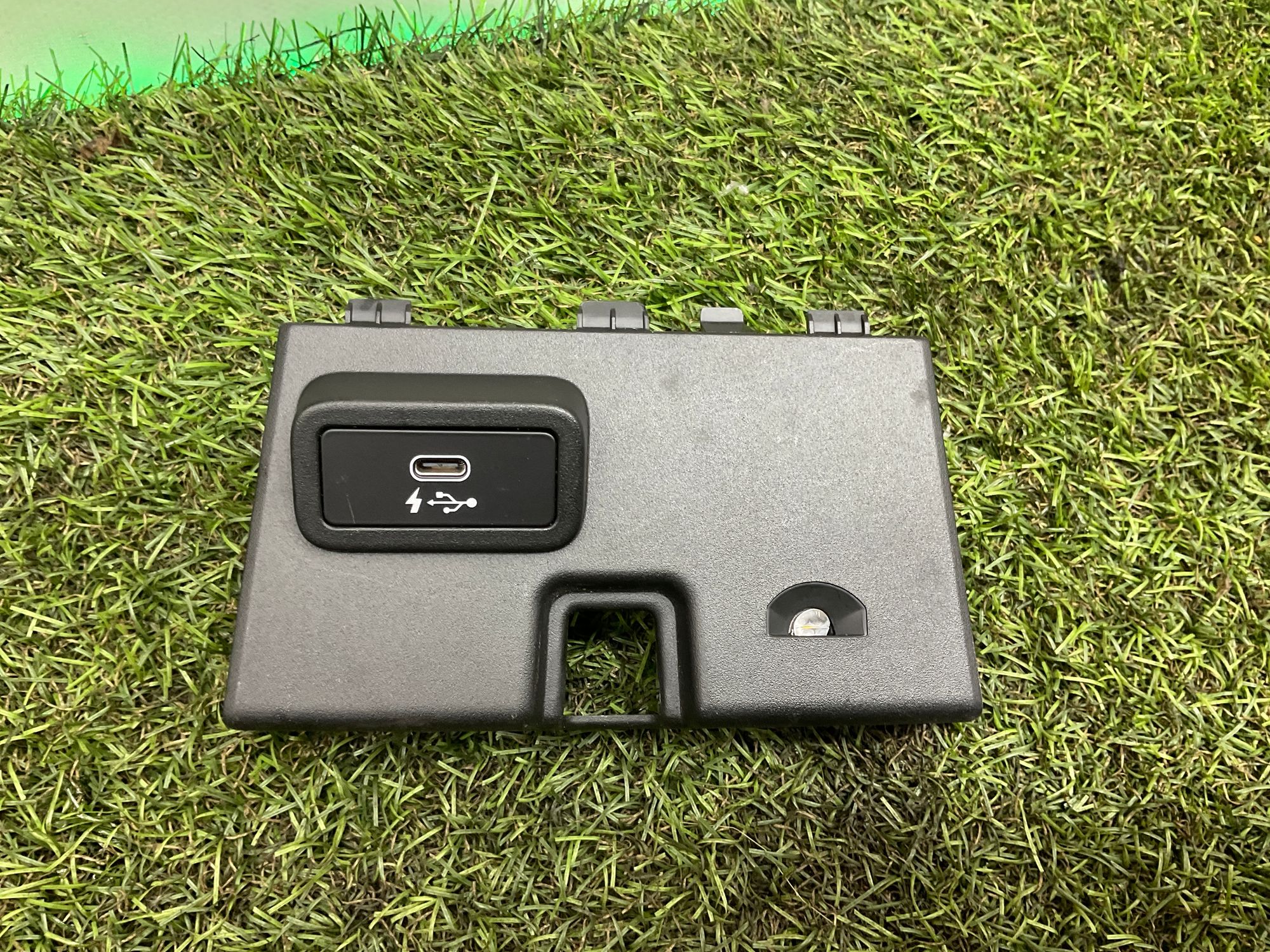 Накладка внутренняя центральной консоли USB BMW 3 серия, G20/G21, 1500 рублей, Москва