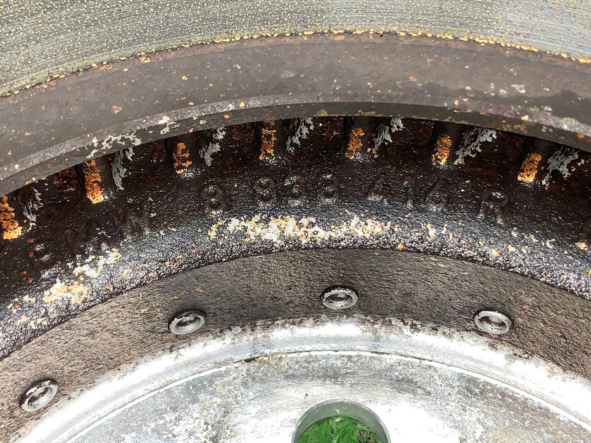 https://ycs.partsauto.market/partsauto-images/thmbs/userImages/h353NjtZg3VDP19b5HMt7LlpbQ93/part/0a885fc7-789f-4626-a459-6d4529545c21_1719321670069.jpg