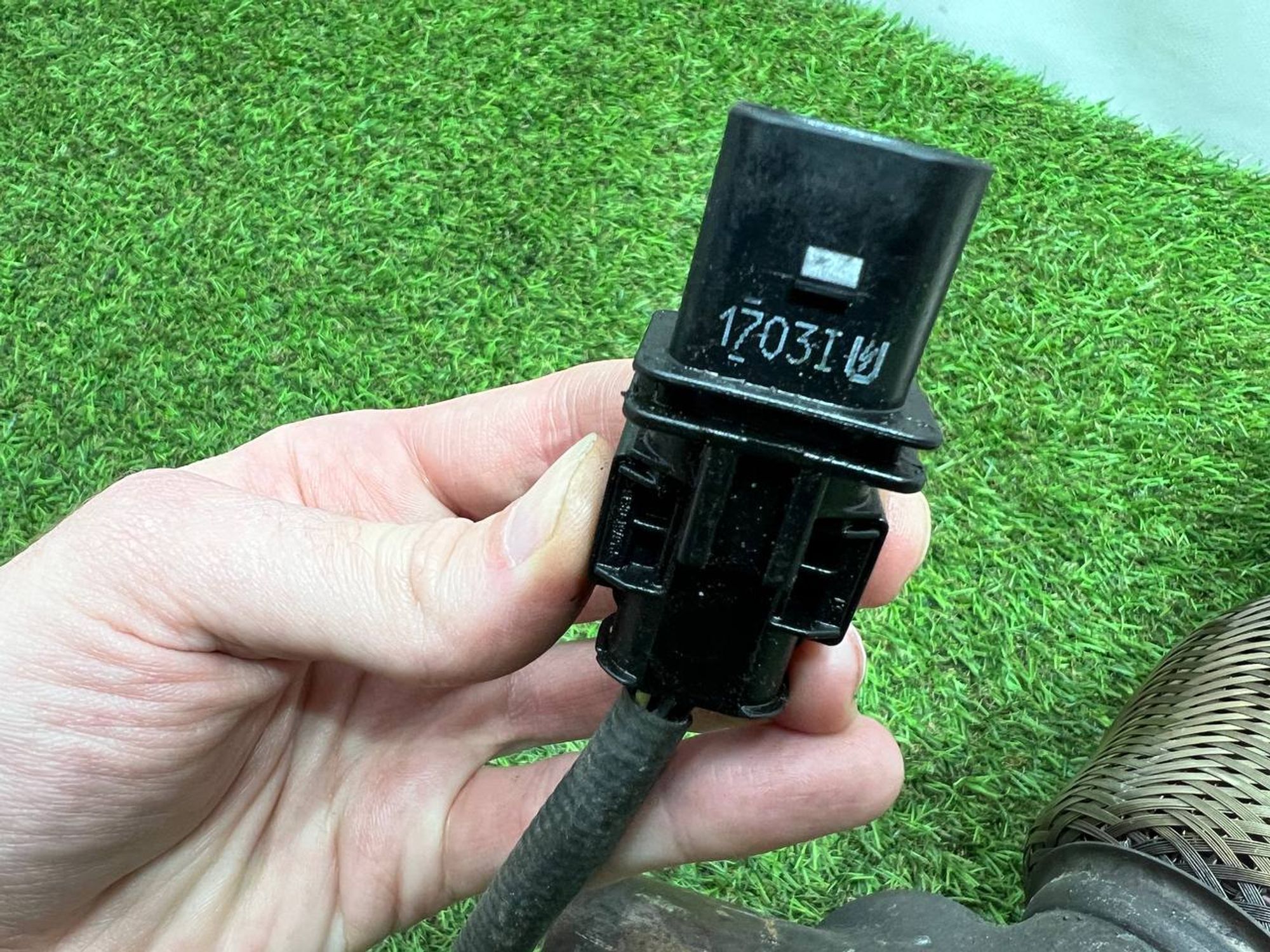 https://ycs.partsauto.market/partsauto-images/thmbs/userImages/h353NjtZg3VDP19b5HMt7LlpbQ93/part/0b0fe177-5a2f-48e9-8c92-f6b14d4d254e_1711097814489.jpg