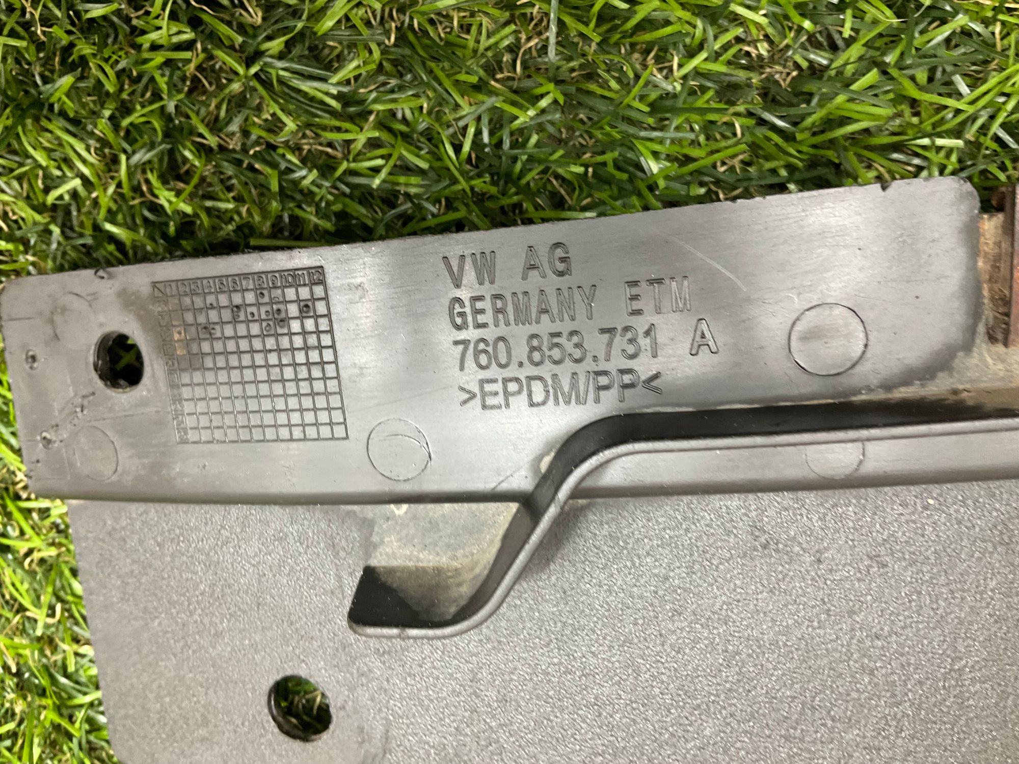 https://ycs.partsauto.market/partsauto-images/thmbs/userImages/h353NjtZg3VDP19b5HMt7LlpbQ93/part/0b27fc37-79de-404b-85fa-ce7f10e5256a_1786022814221.jpg