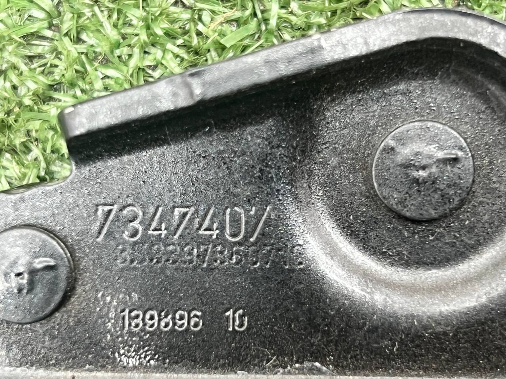 https://ycs.partsauto.market/partsauto-images/thmbs/userImages/h353NjtZg3VDP19b5HMt7LlpbQ93/part/0b2df14d-600e-4e8f-bcba-055946b08584_1730878210855.jpg