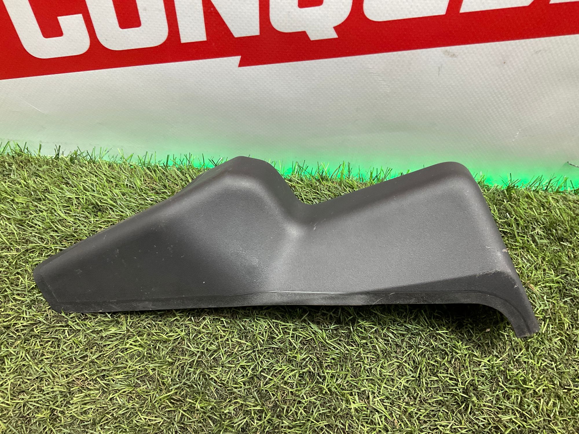 Накладка заднего сиденья левая Land Rover Defender II L663 2022, 1500 рублей, Москва